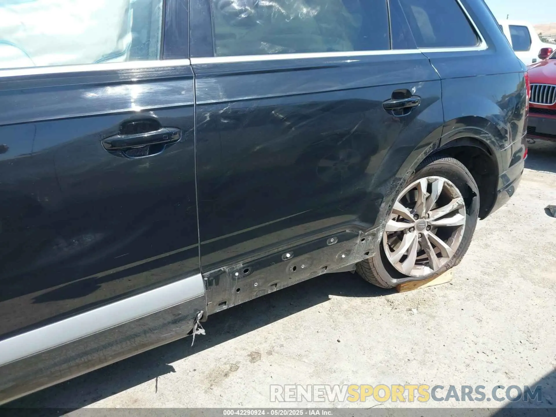 6 Photograph of a damaged car WA1LHAF70KD018858 AUDI Q7 2019