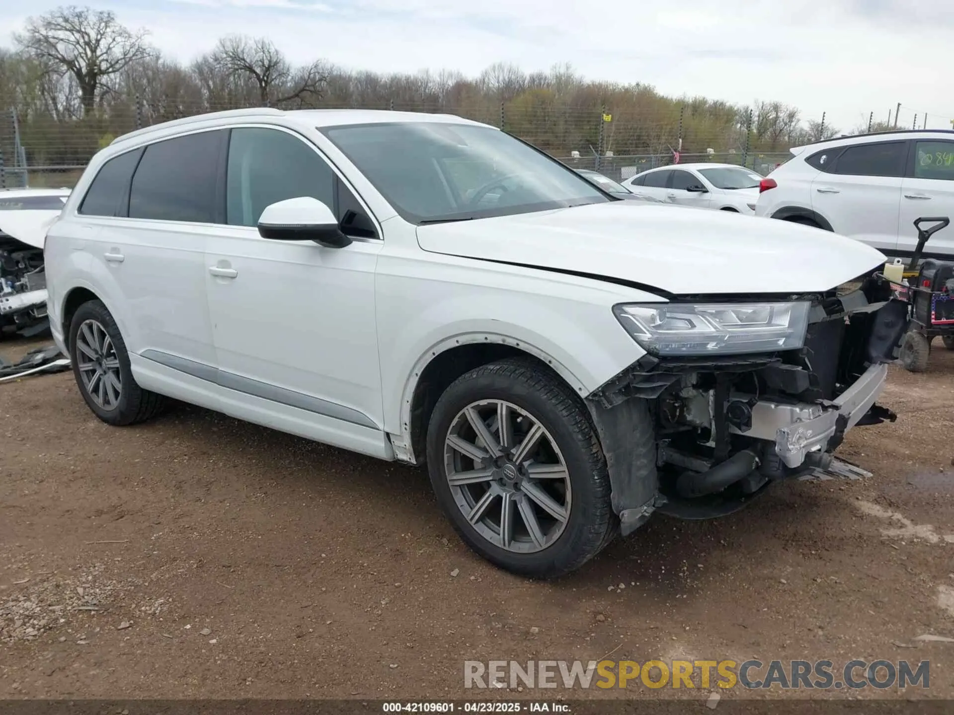 1 Photograph of a damaged car WA1LHAF70KD037443 AUDI Q7 2019