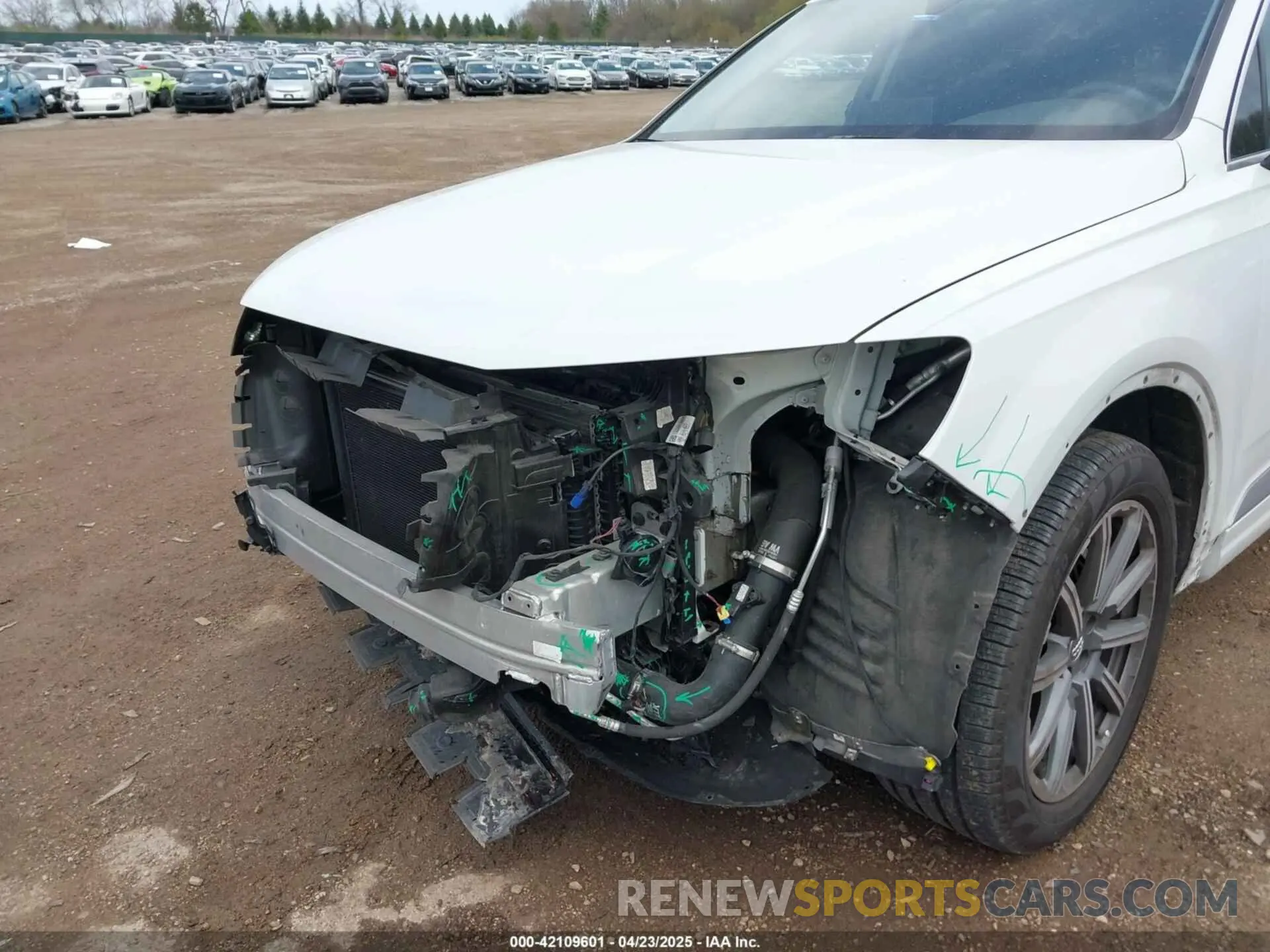19 Photograph of a damaged car WA1LHAF70KD037443 AUDI Q7 2019