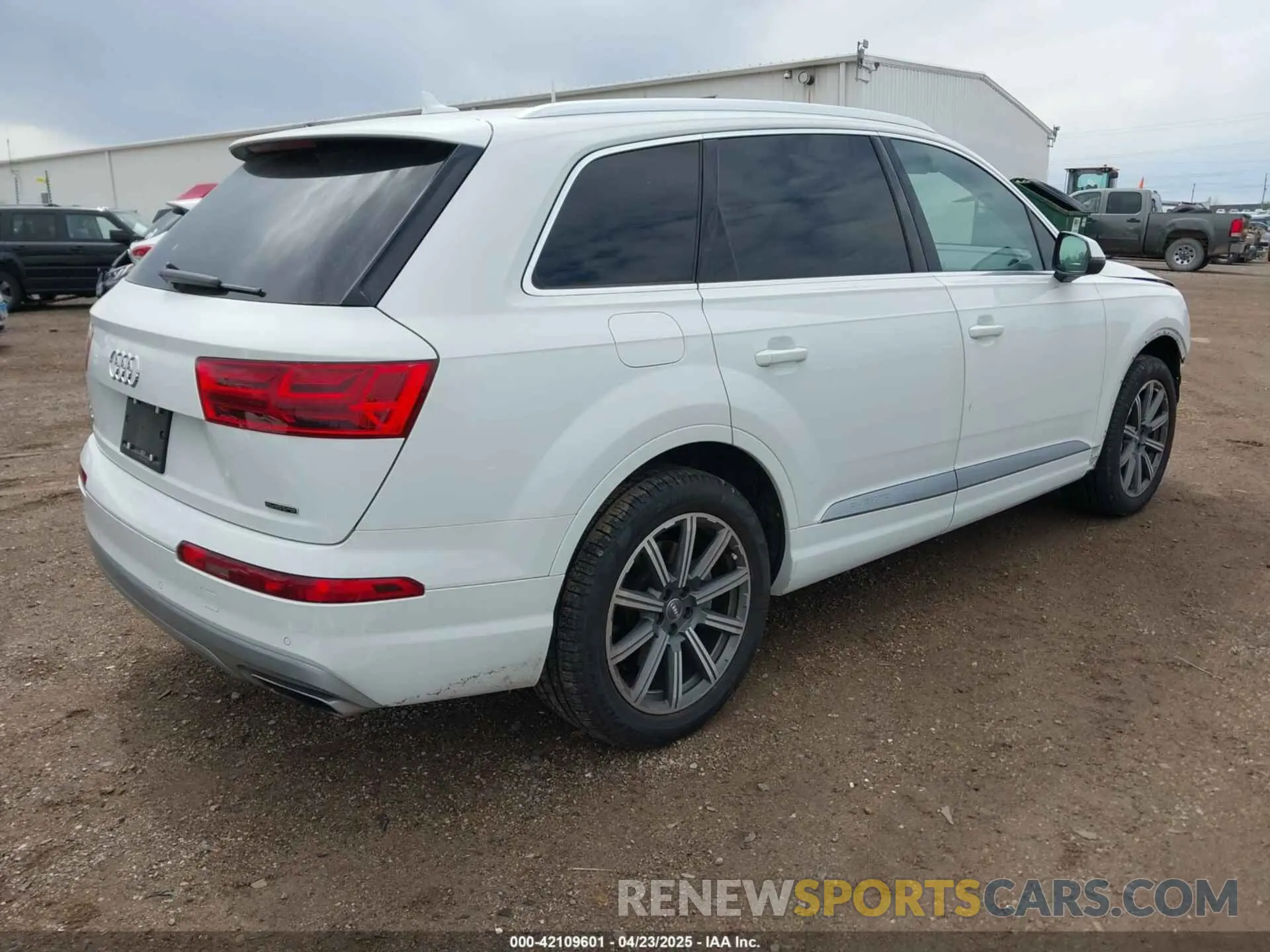 4 Photograph of a damaged car WA1LHAF70KD037443 AUDI Q7 2019