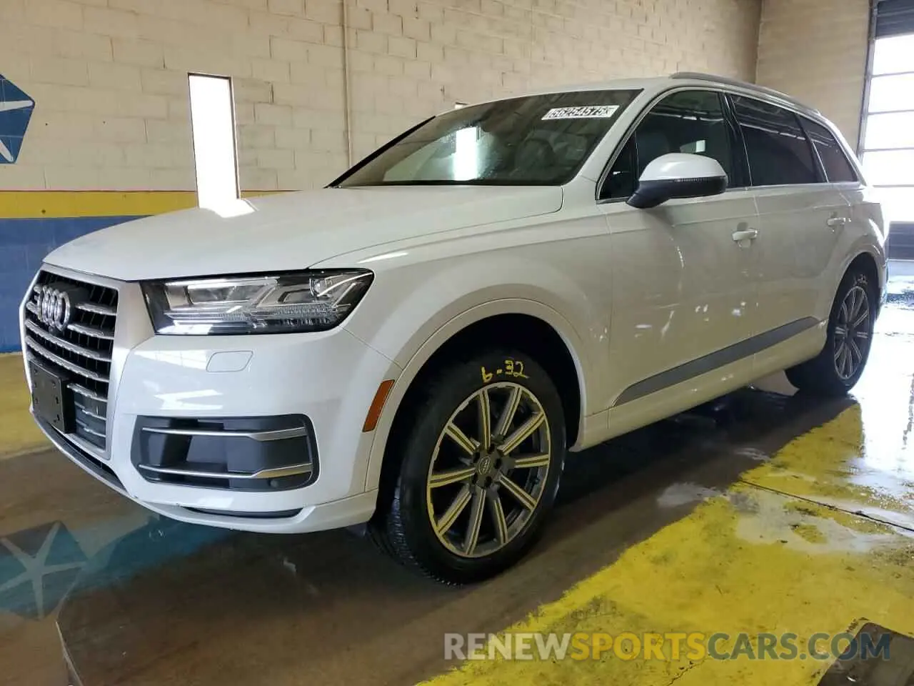 1 Photograph of a damaged car WA1LHAF70KD042836 AUDI Q7 2019