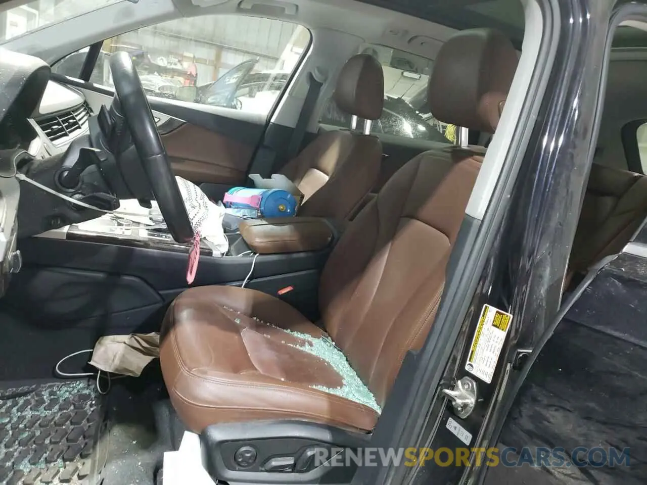 7 Photograph of a damaged car WA1LHAF70KD043713 AUDI Q7 2019