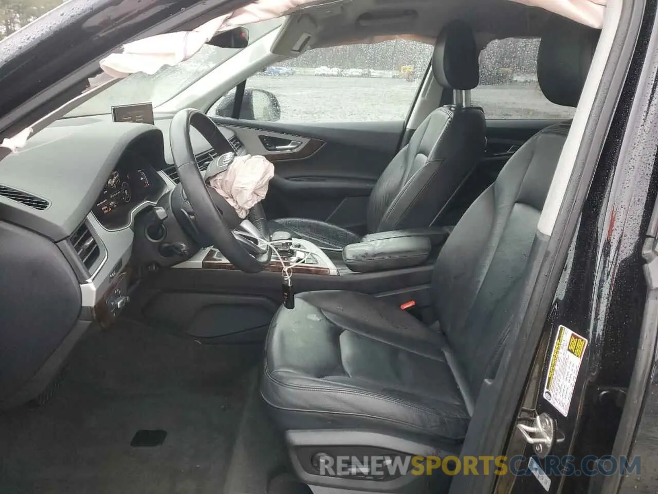 7 Photograph of a damaged car WA1LHAF71KD023633 AUDI Q7 2019
