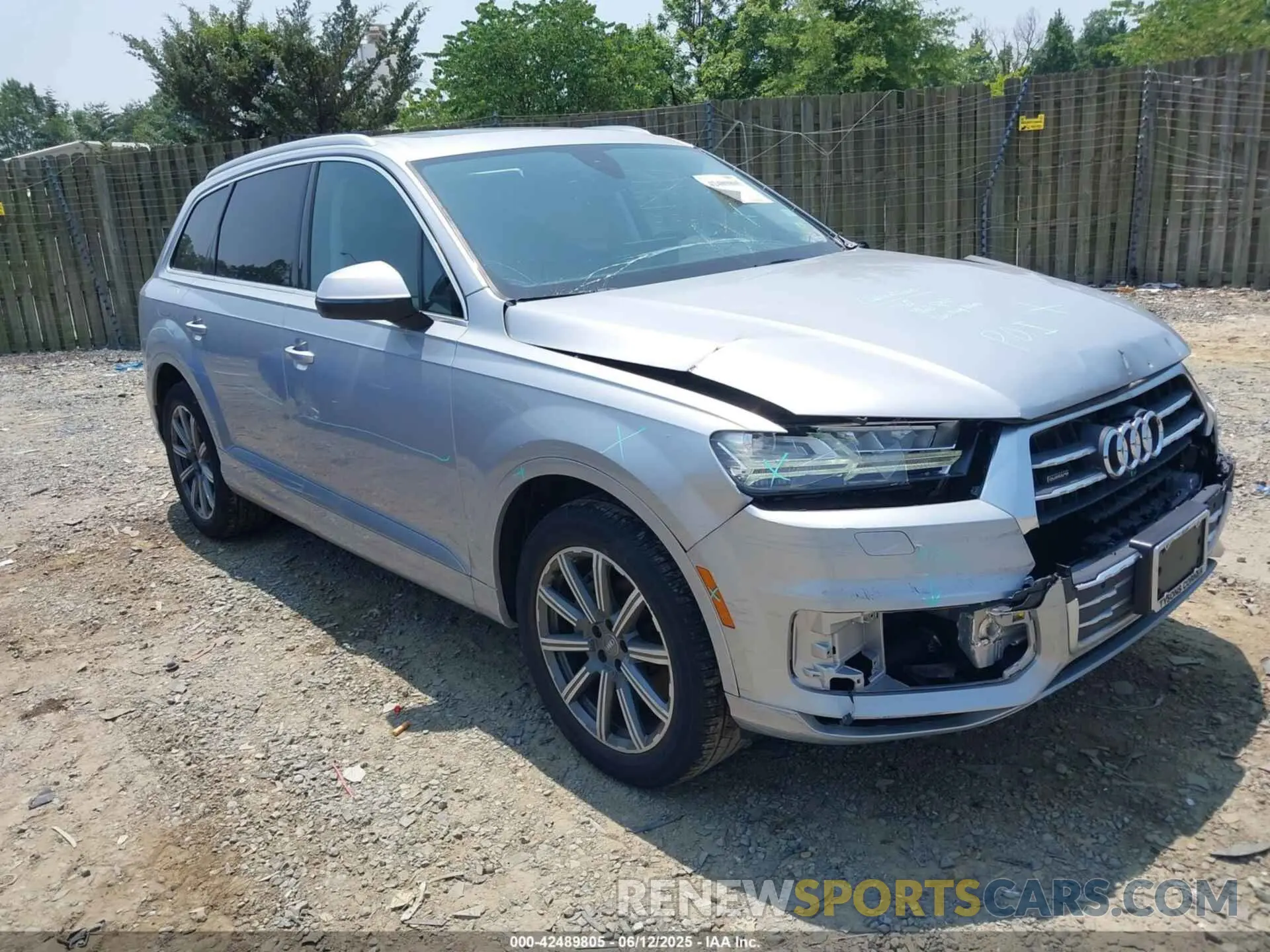 1 Photograph of a damaged car WA1LHAF71KD039668 AUDI Q7 2019