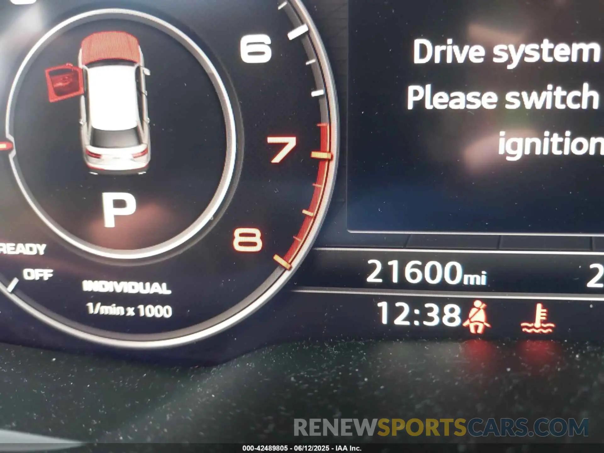 16 Photograph of a damaged car WA1LHAF71KD039668 AUDI Q7 2019