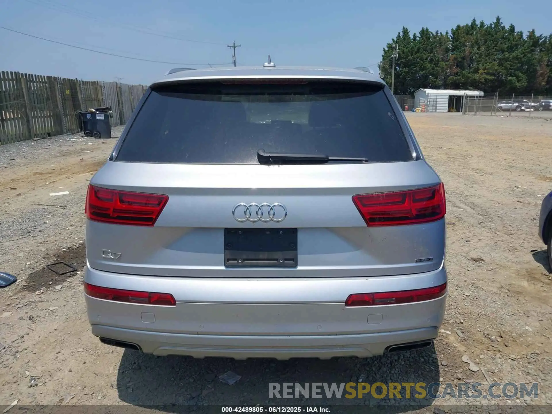17 Photograph of a damaged car WA1LHAF71KD039668 AUDI Q7 2019