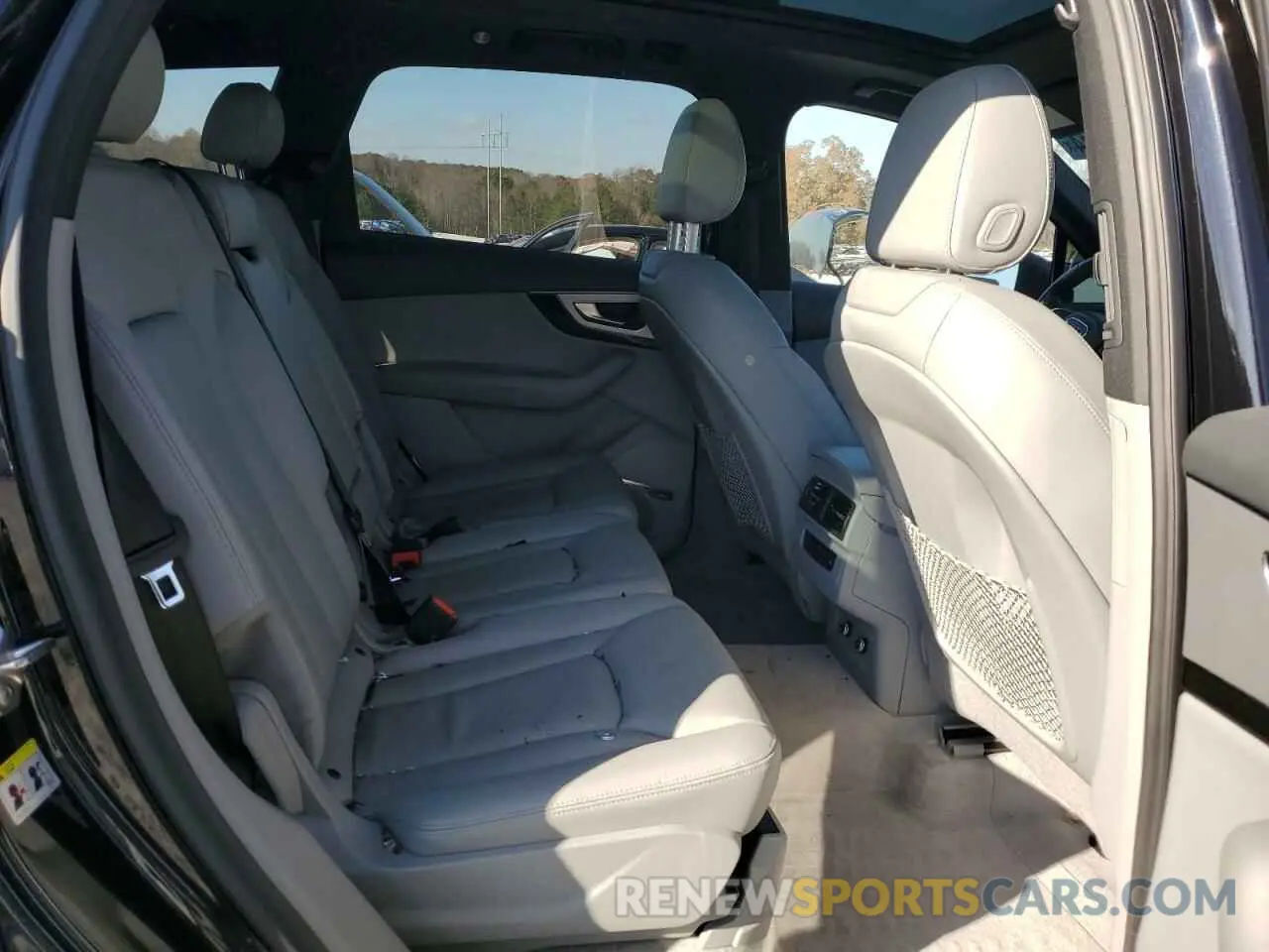 11 Photograph of a damaged car WA1LHAF71KD043557 AUDI Q7 2019