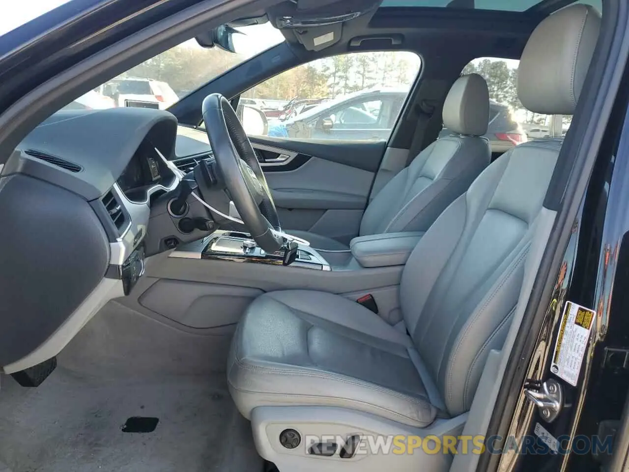 7 Photograph of a damaged car WA1LHAF71KD043557 AUDI Q7 2019