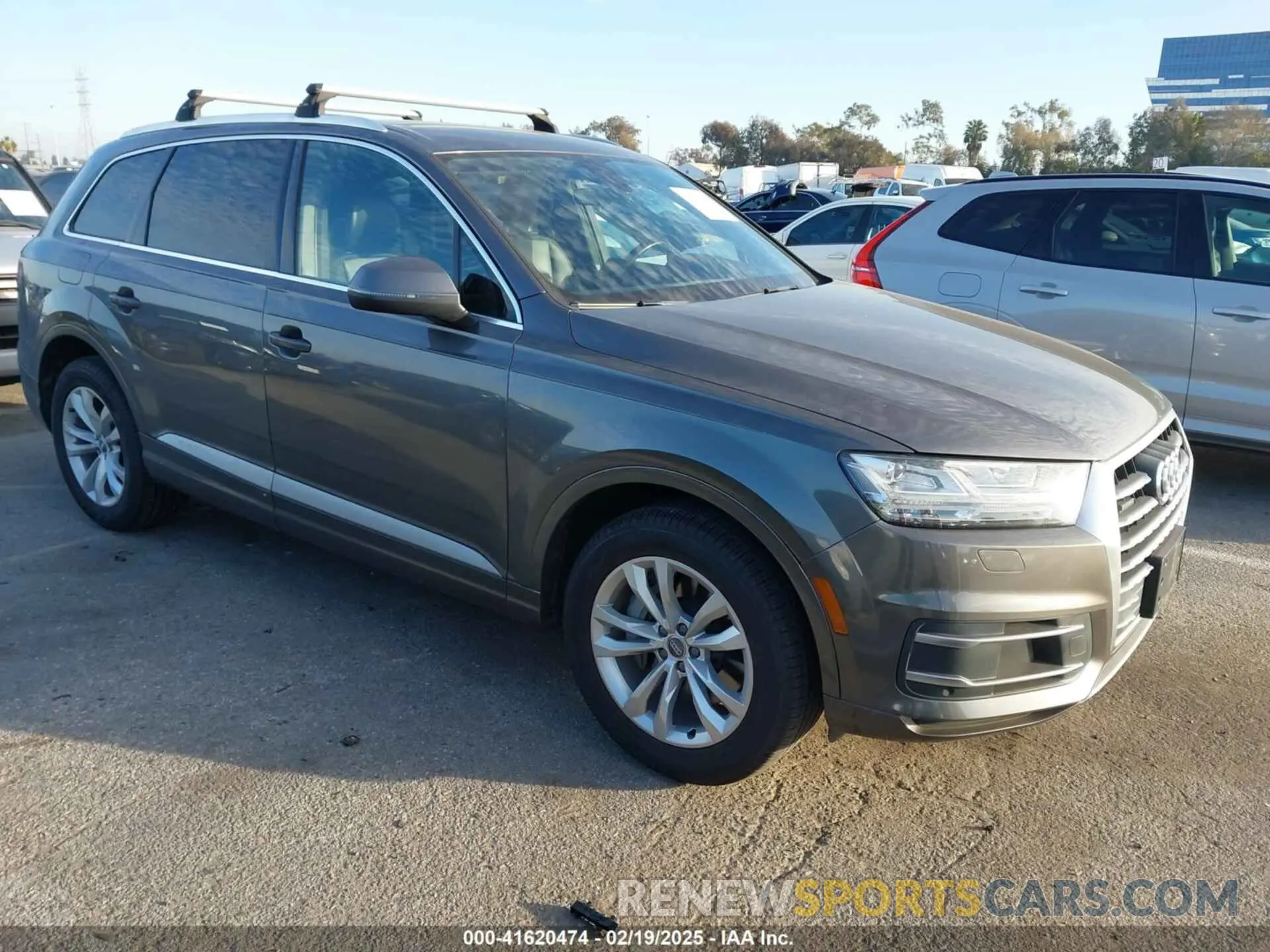 1 Photograph of a damaged car WA1LHAF72KD019400 AUDI Q7 2019
