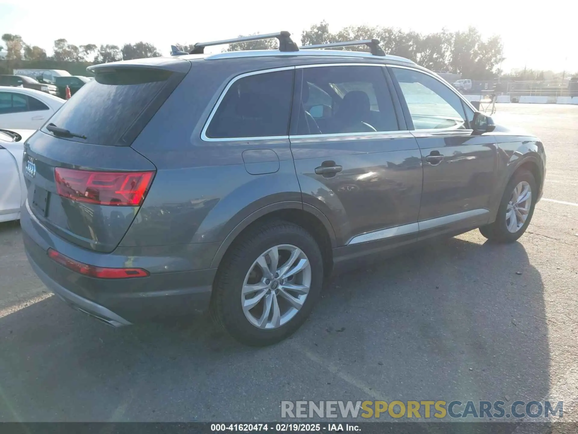 4 Photograph of a damaged car WA1LHAF72KD019400 AUDI Q7 2019