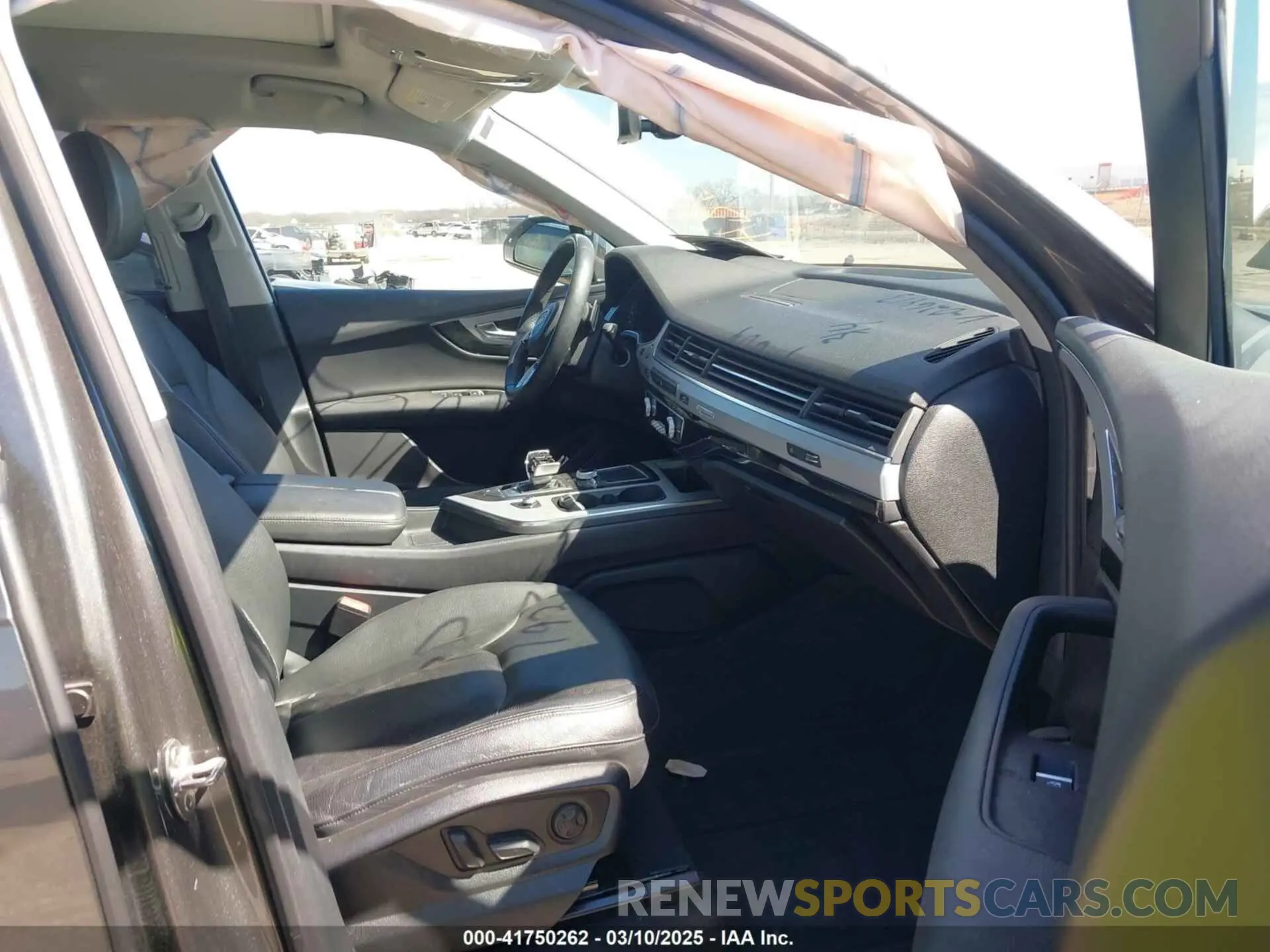 5 Photograph of a damaged car WA1LHAF72KD026413 AUDI Q7 2019