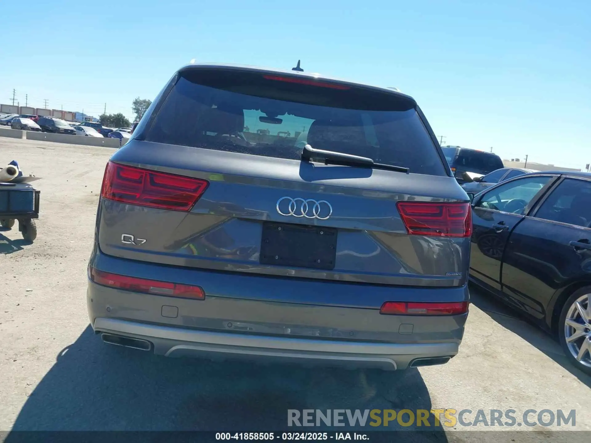 16 Photograph of a damaged car WA1LHAF72KD029439 AUDI Q7 2019