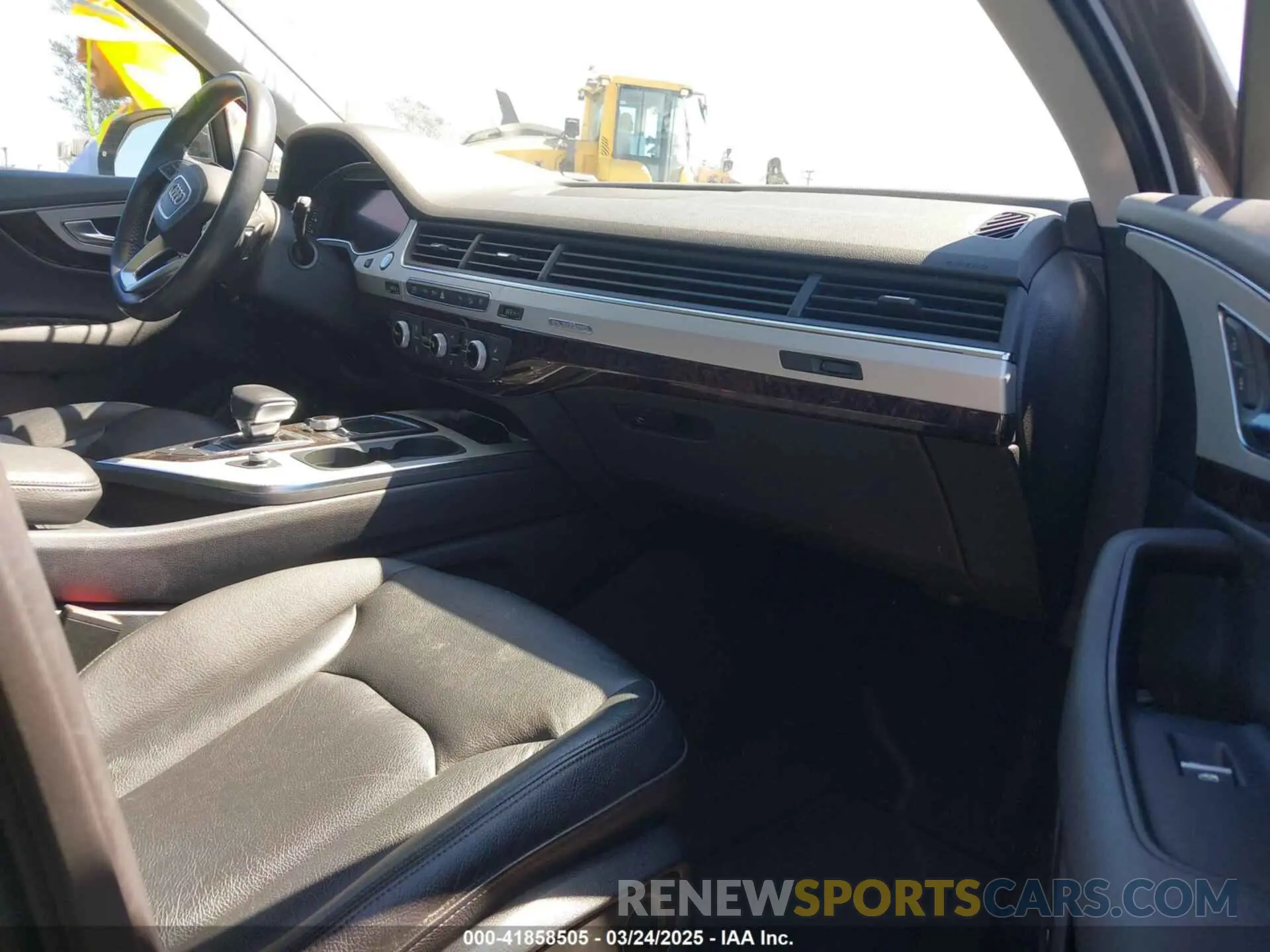 5 Photograph of a damaged car WA1LHAF72KD029439 AUDI Q7 2019