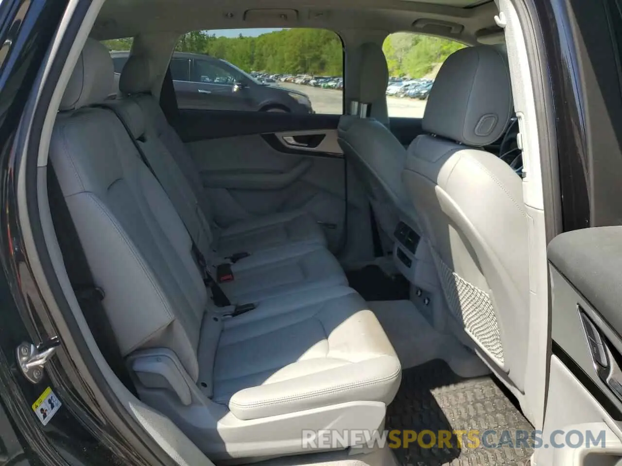 11 Photograph of a damaged car WA1LHAF72KD032390 AUDI Q7 2019