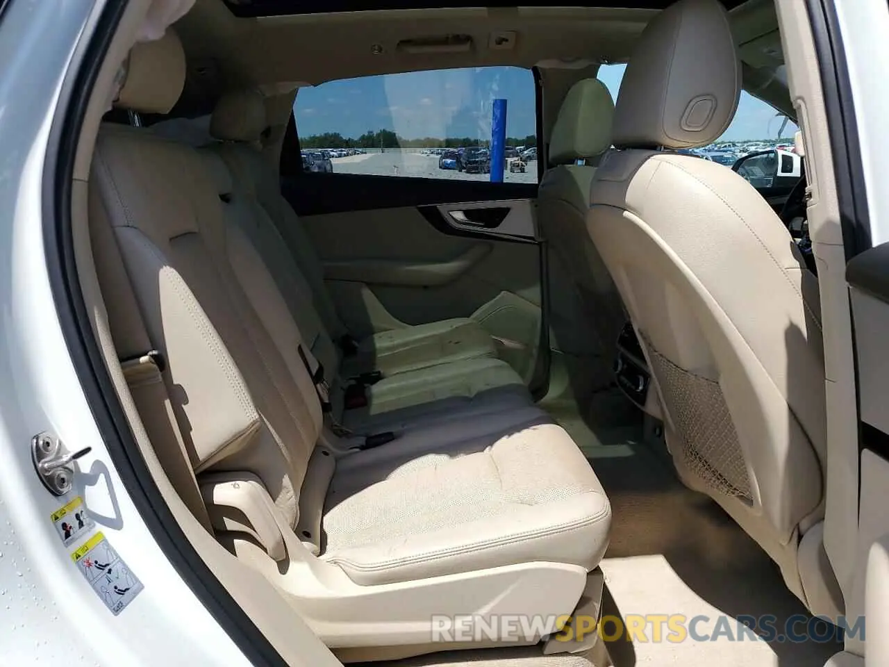 11 Photograph of a damaged car WA1LHAF72KD044314 AUDI Q7 2019
