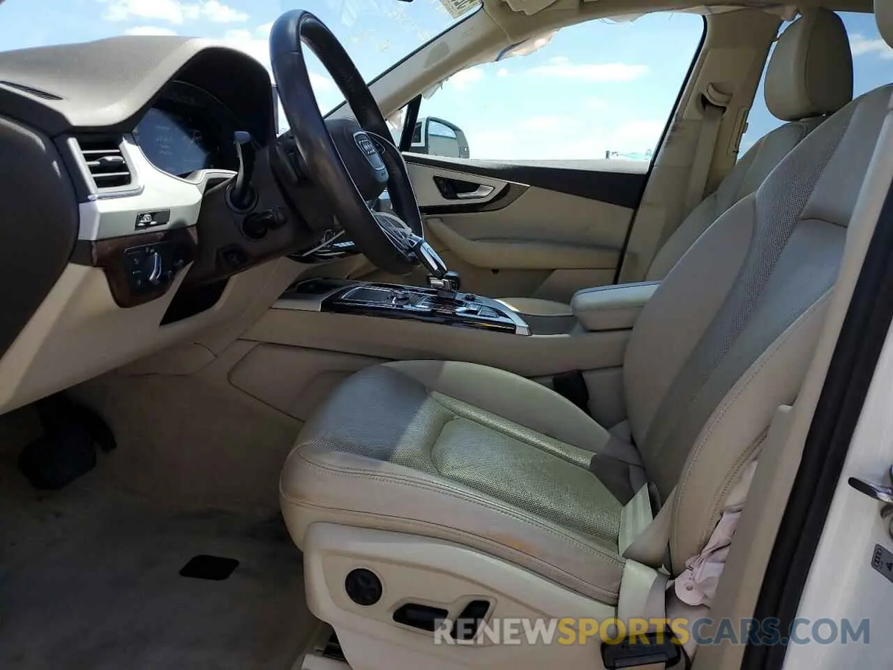 7 Photograph of a damaged car WA1LHAF72KD044314 AUDI Q7 2019