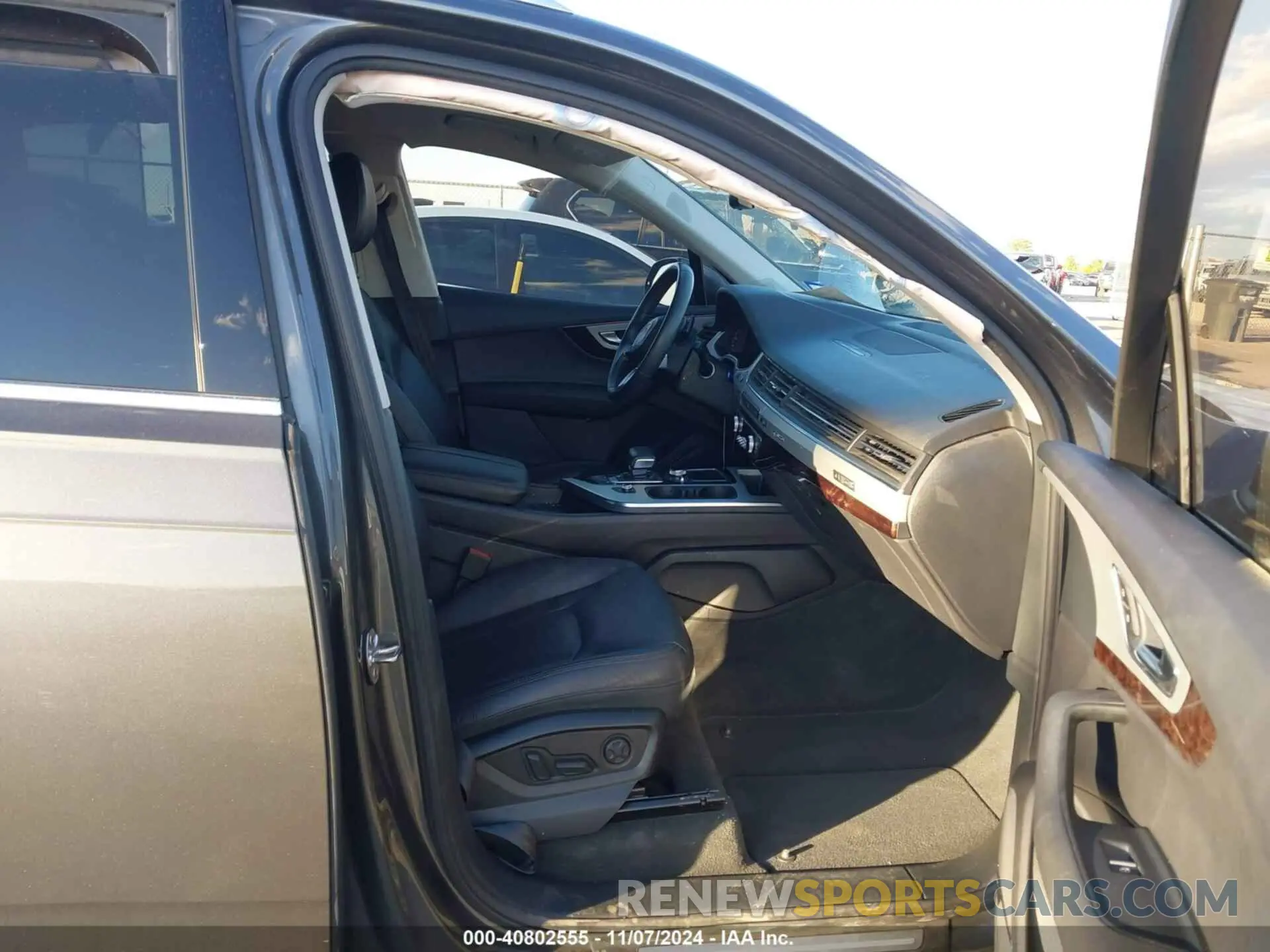 5 Photograph of a damaged car WA1LHAF73KD022807 AUDI Q7 2019