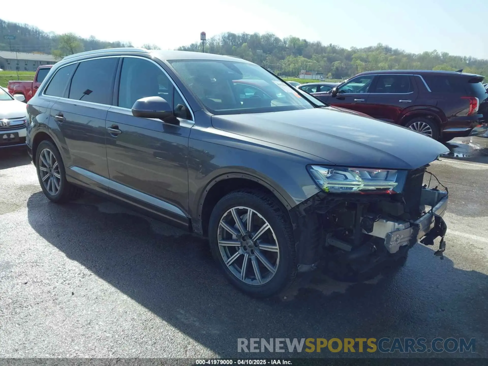 1 Photograph of a damaged car WA1LHAF73KD034634 AUDI Q7 2019