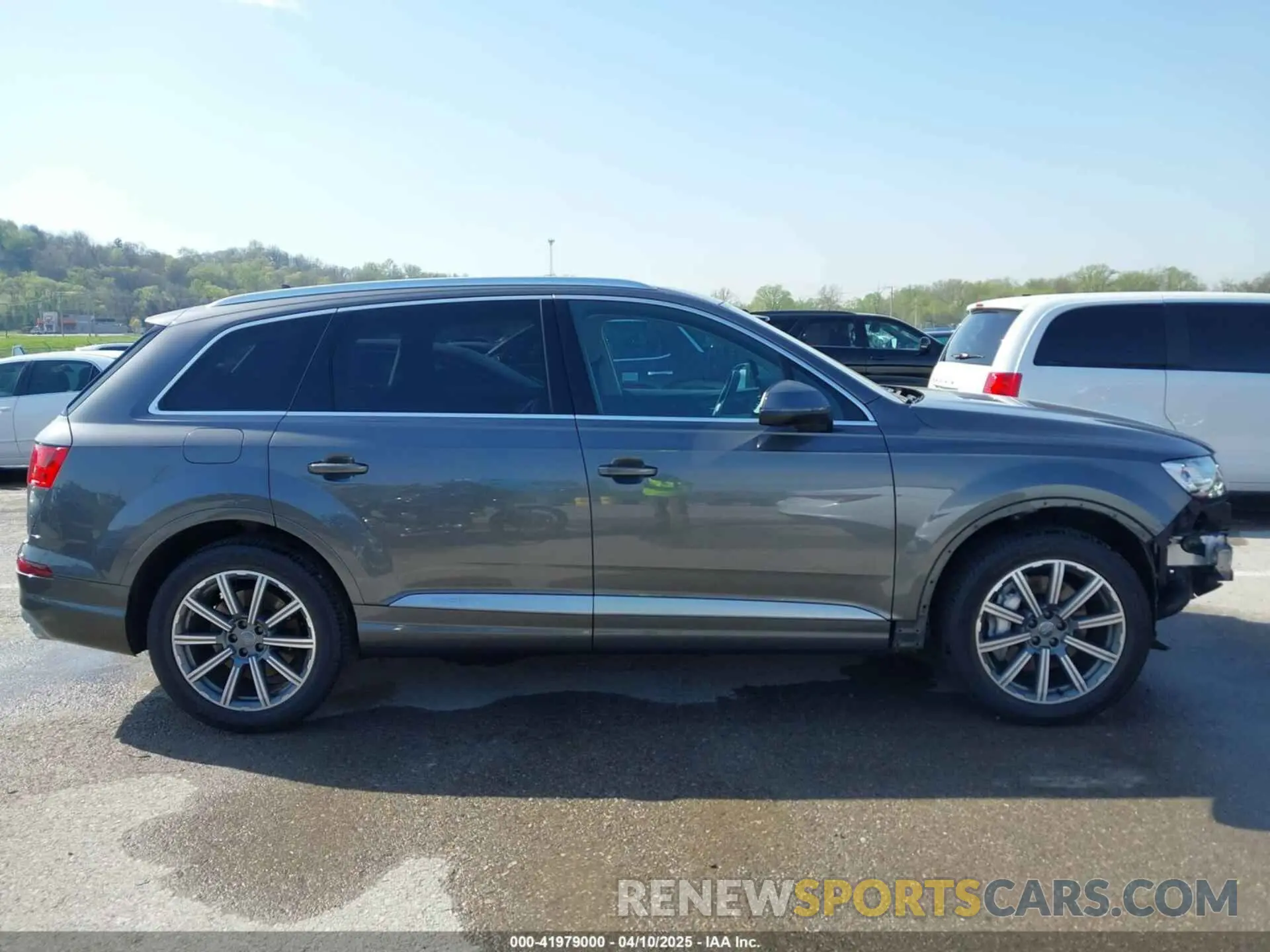 14 Photograph of a damaged car WA1LHAF73KD034634 AUDI Q7 2019