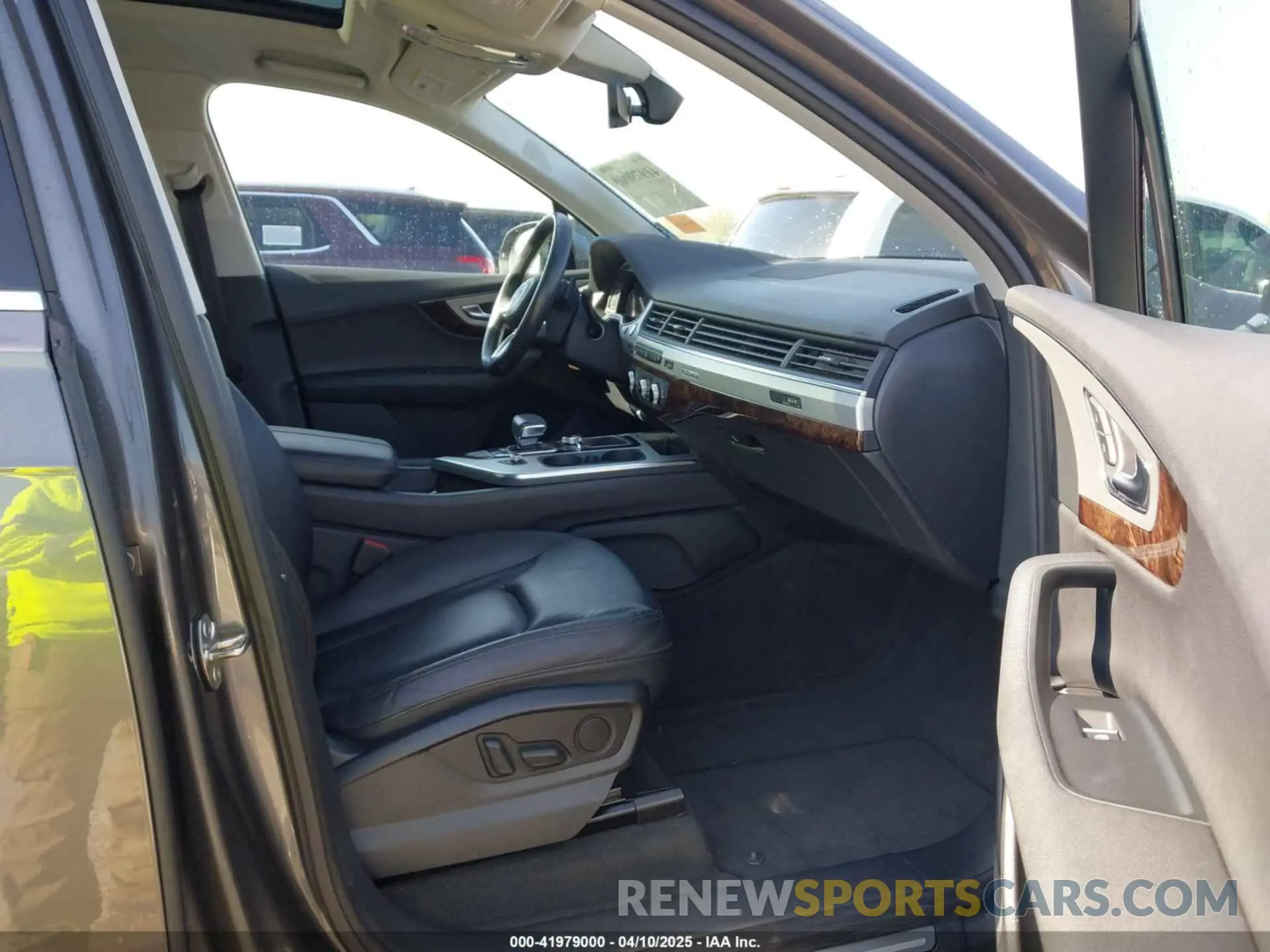 5 Photograph of a damaged car WA1LHAF73KD034634 AUDI Q7 2019