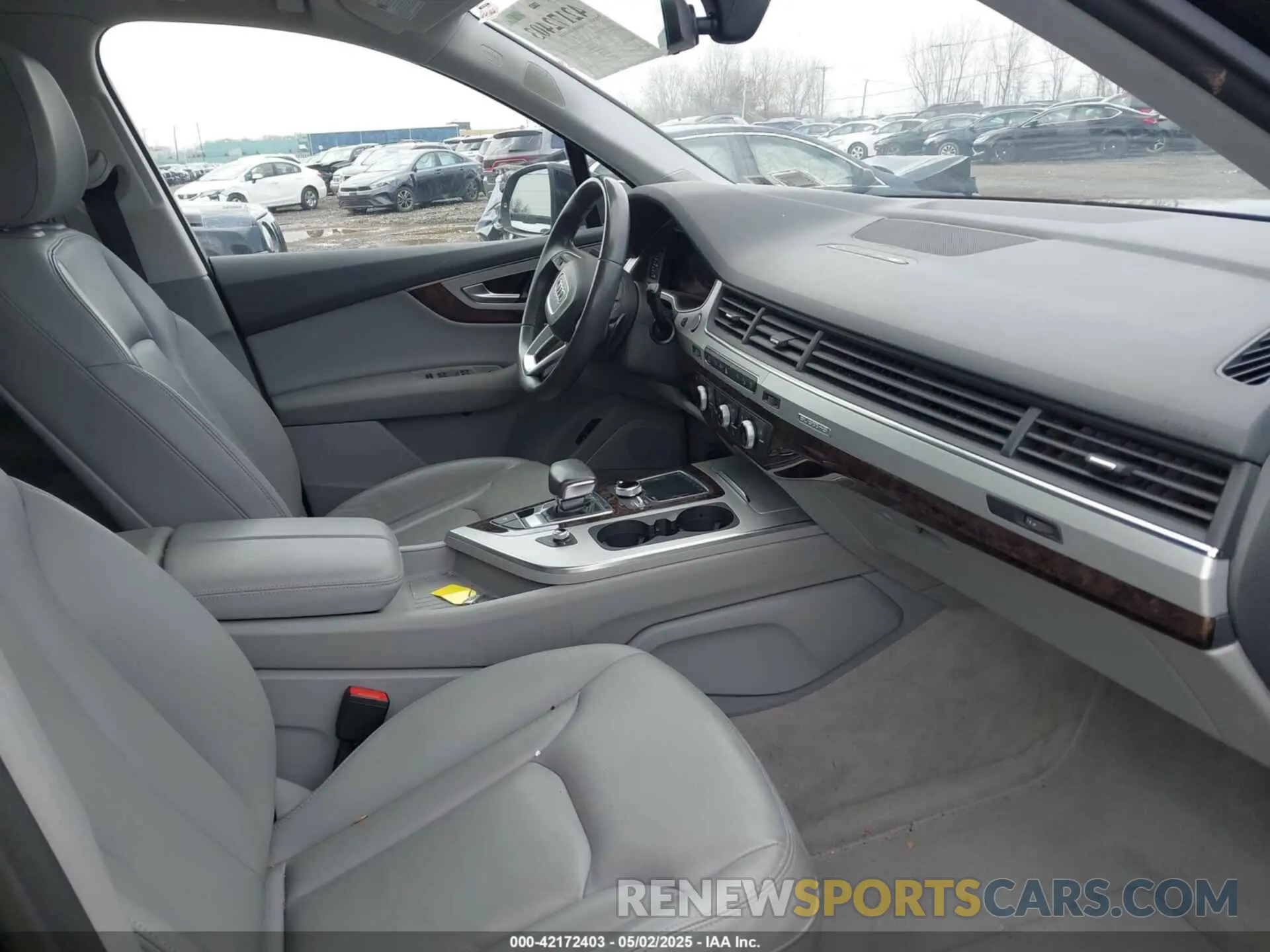 5 Photograph of a damaged car WA1LHAF74KD017633 AUDI Q7 2019