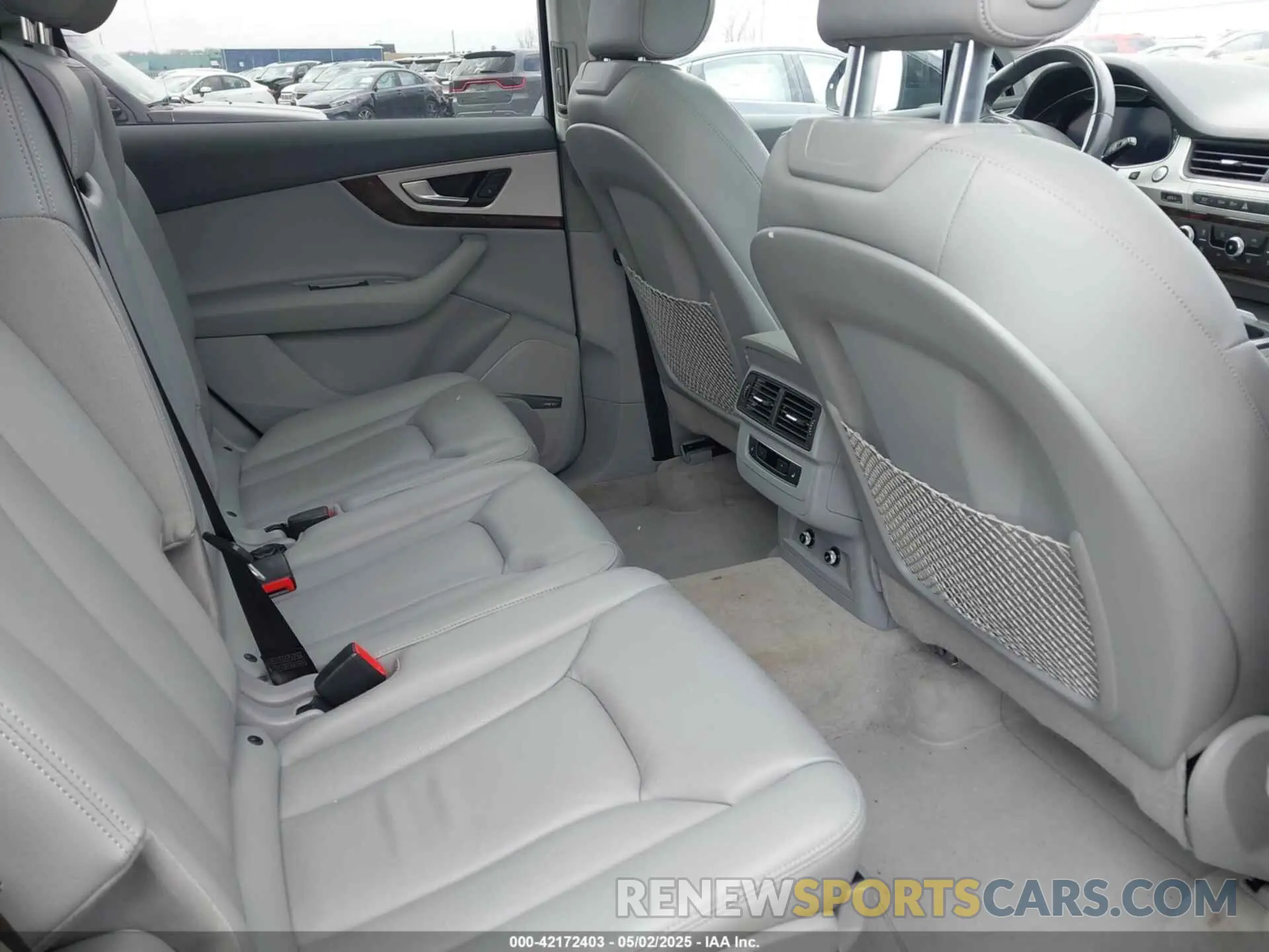 8 Photograph of a damaged car WA1LHAF74KD017633 AUDI Q7 2019