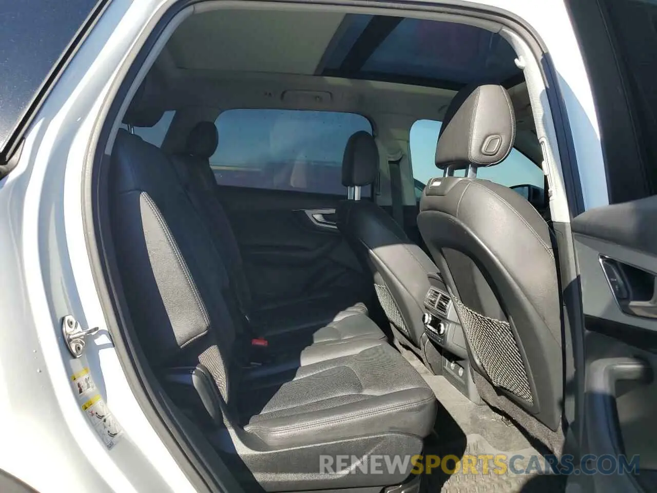 11 Photograph of a damaged car WA1LHAF74KD026218 AUDI Q7 2019