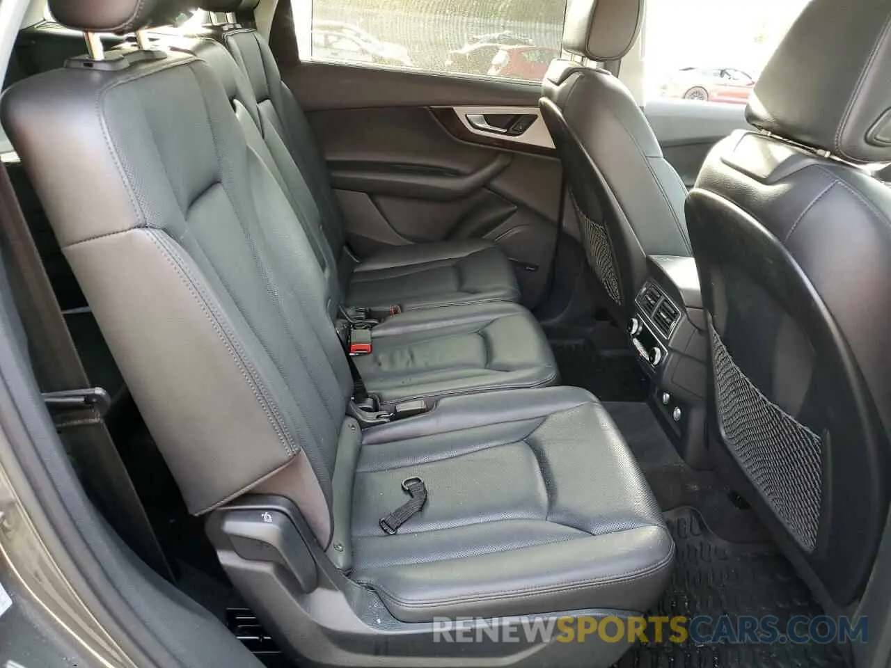 11 Photograph of a damaged car WA1LHAF75KD020041 AUDI Q7 2019