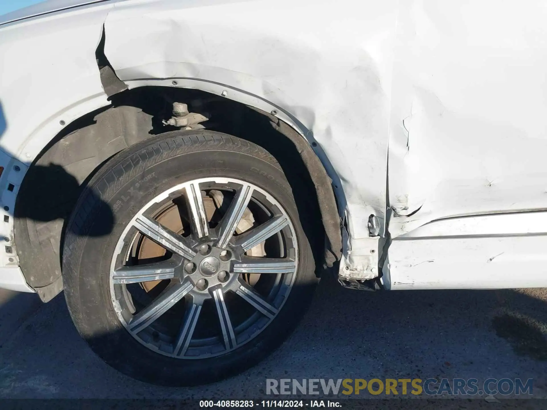 16 Photograph of a damaged car WA1LHAF75KD042718 AUDI Q7 2019