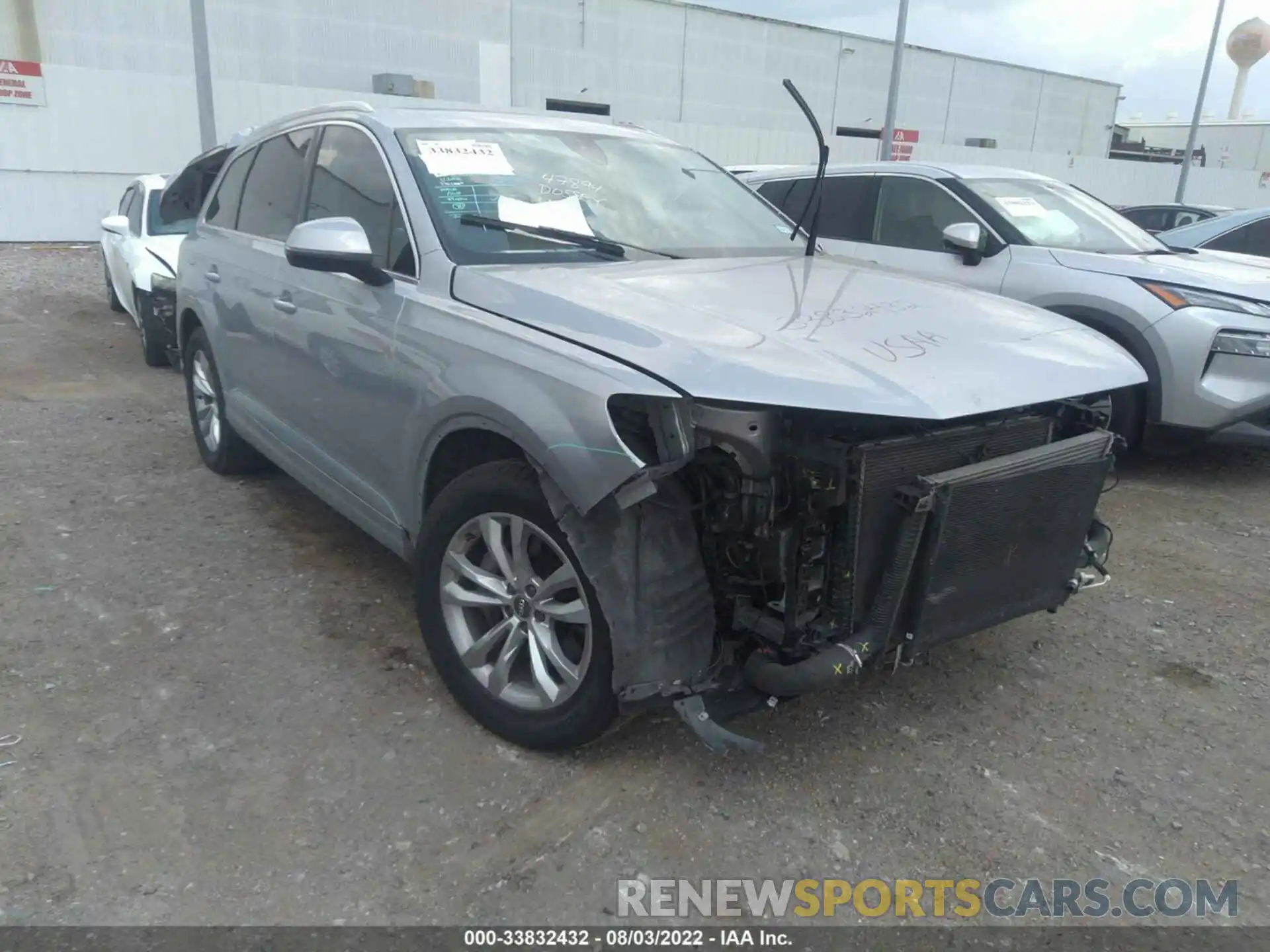 1 Photograph of a damaged car WA1LHAF76KD015155 AUDI Q7 2019