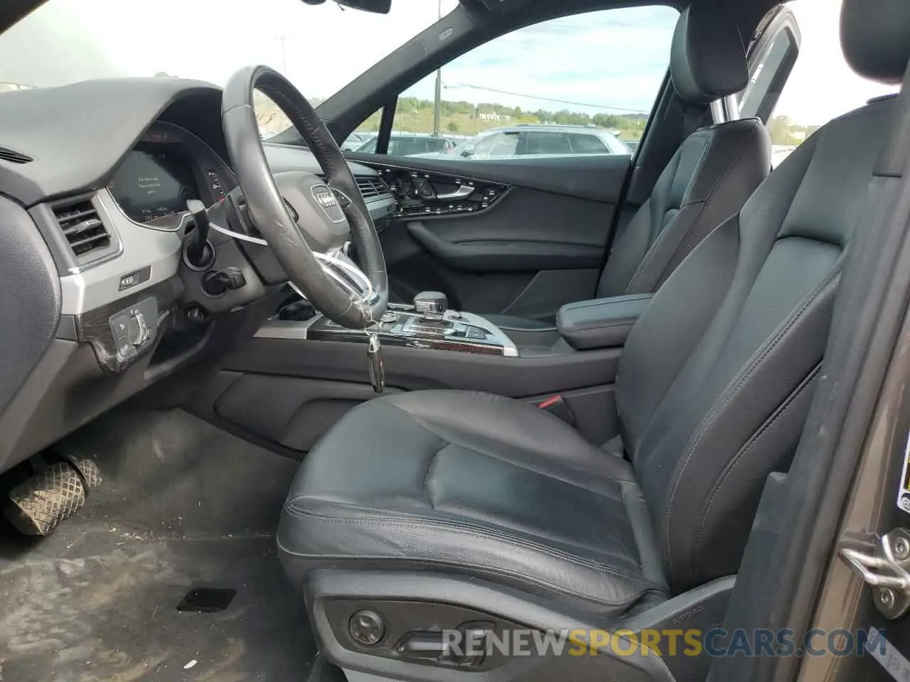 7 Photograph of a damaged car WA1LHAF76KD033820 AUDI Q7 2019