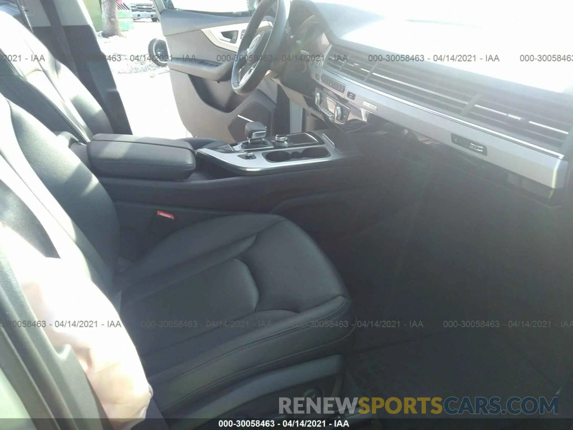 5 Photograph of a damaged car WA1LHAF76KD043084 AUDI Q7 2019