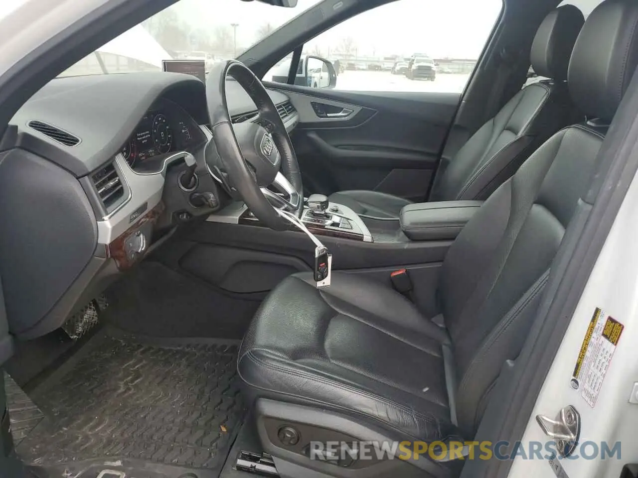 7 Photograph of a damaged car WA1LHAF76KD046289 AUDI Q7 2019