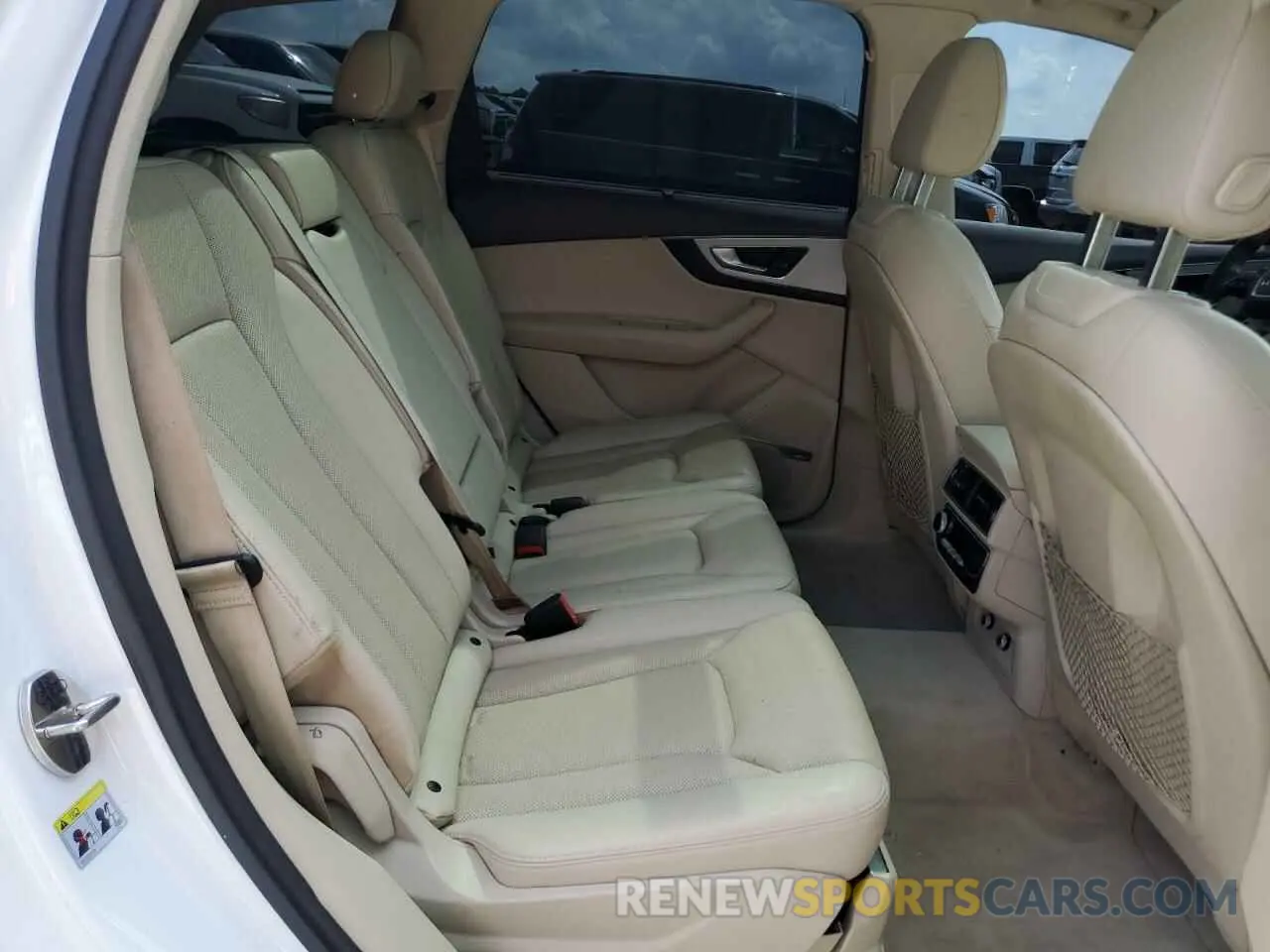 11 Photograph of a damaged car WA1LHAF77KD022258 AUDI Q7 2019