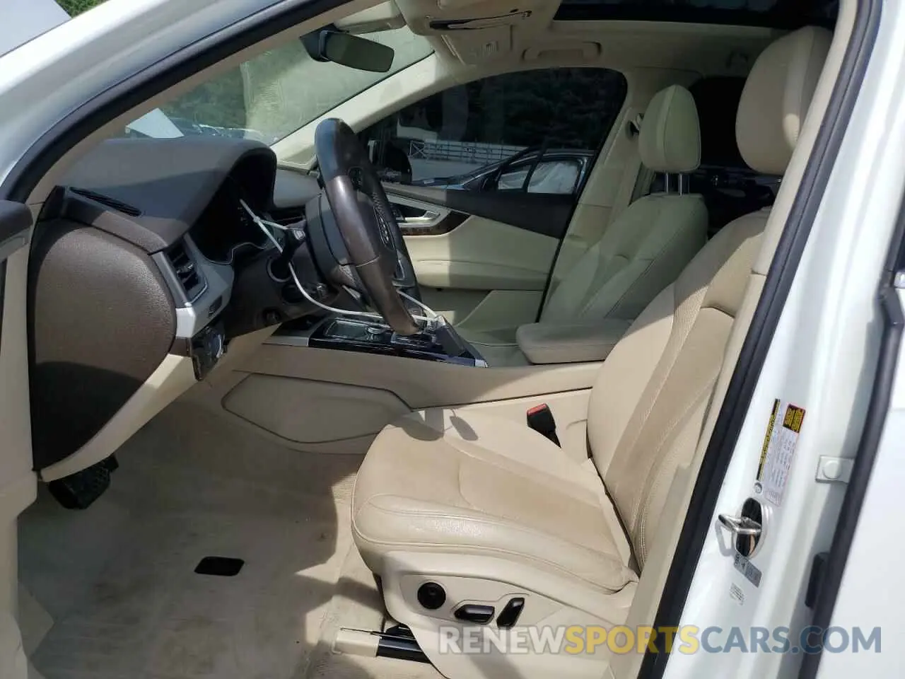 7 Photograph of a damaged car WA1LHAF77KD022258 AUDI Q7 2019