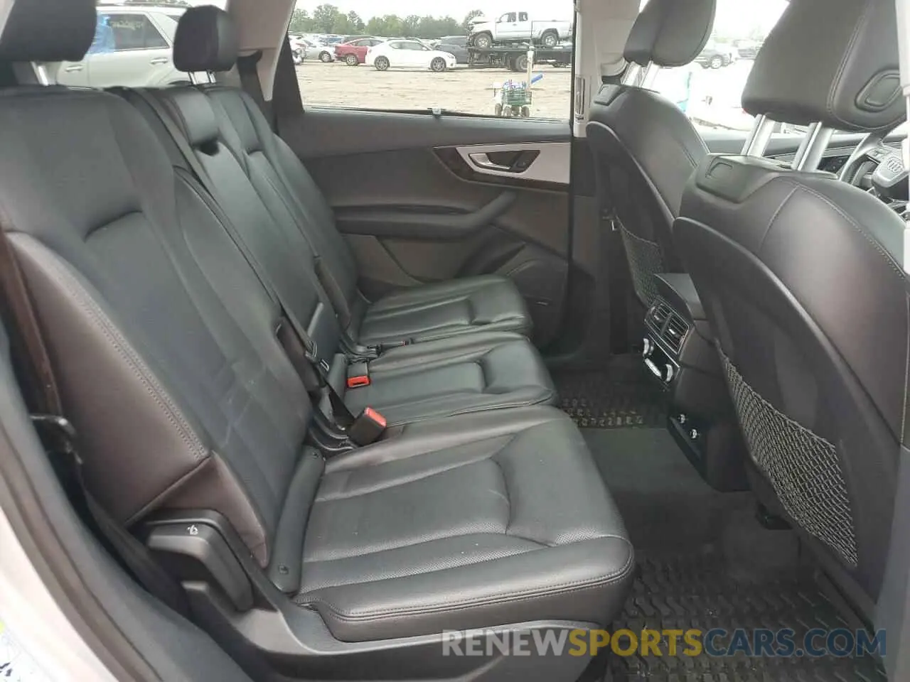 11 Photograph of a damaged car WA1LHAF77KD033308 AUDI Q7 2019