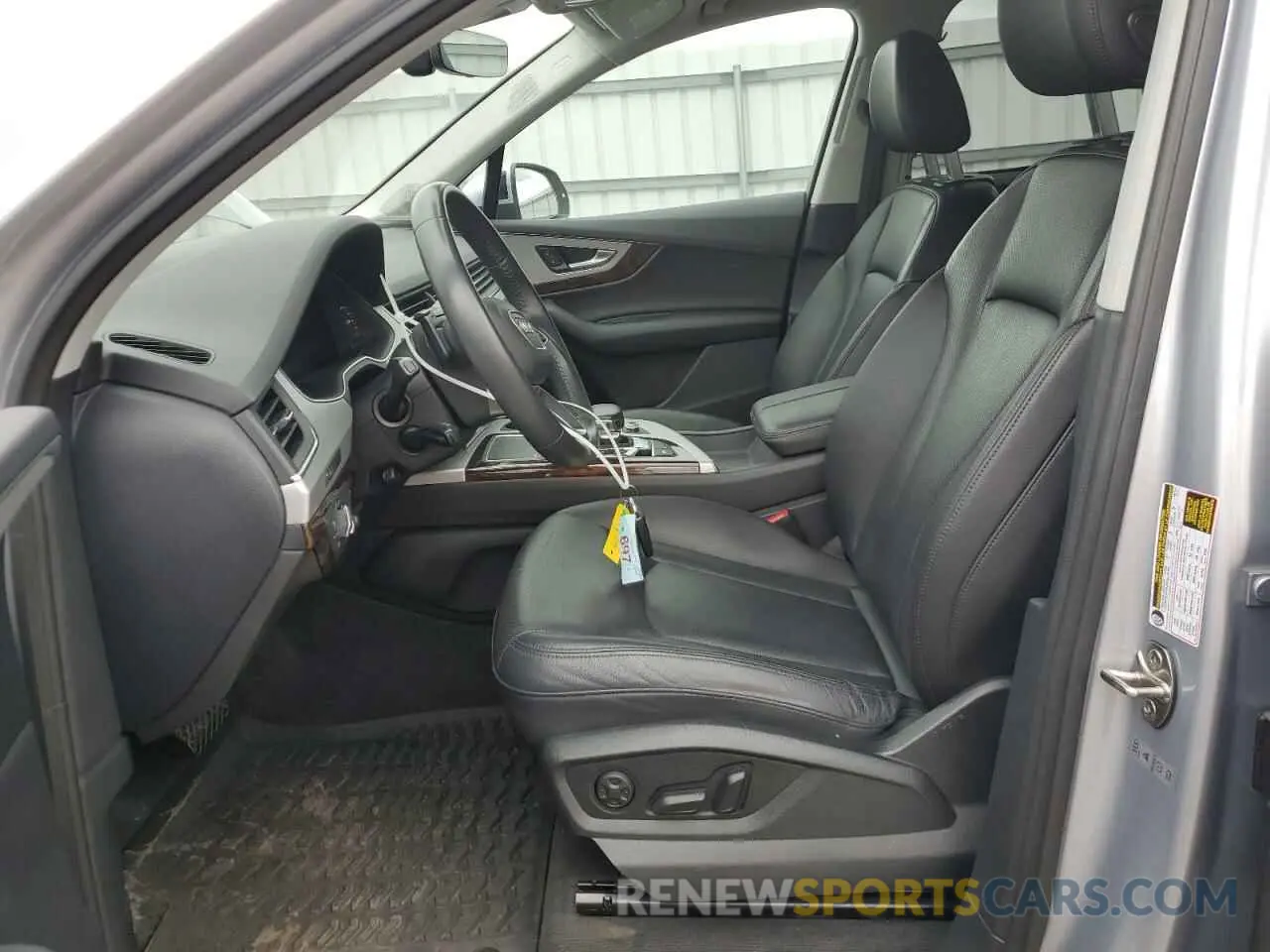 7 Photograph of a damaged car WA1LHAF77KD033308 AUDI Q7 2019