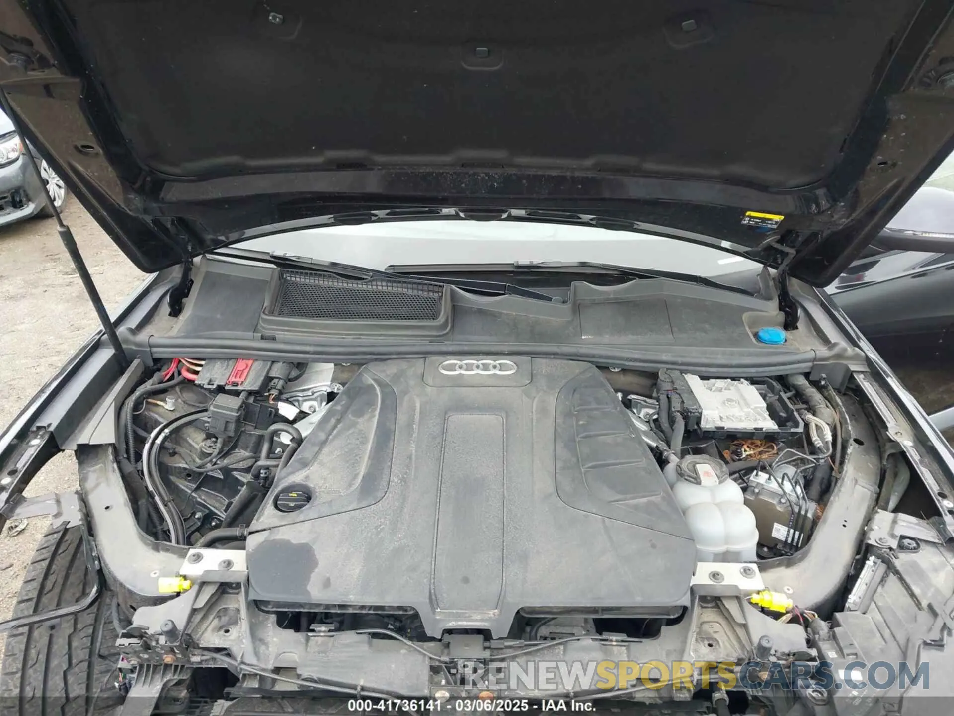 10 Photograph of a damaged car WA1LHAF77KD038525 AUDI Q7 2019