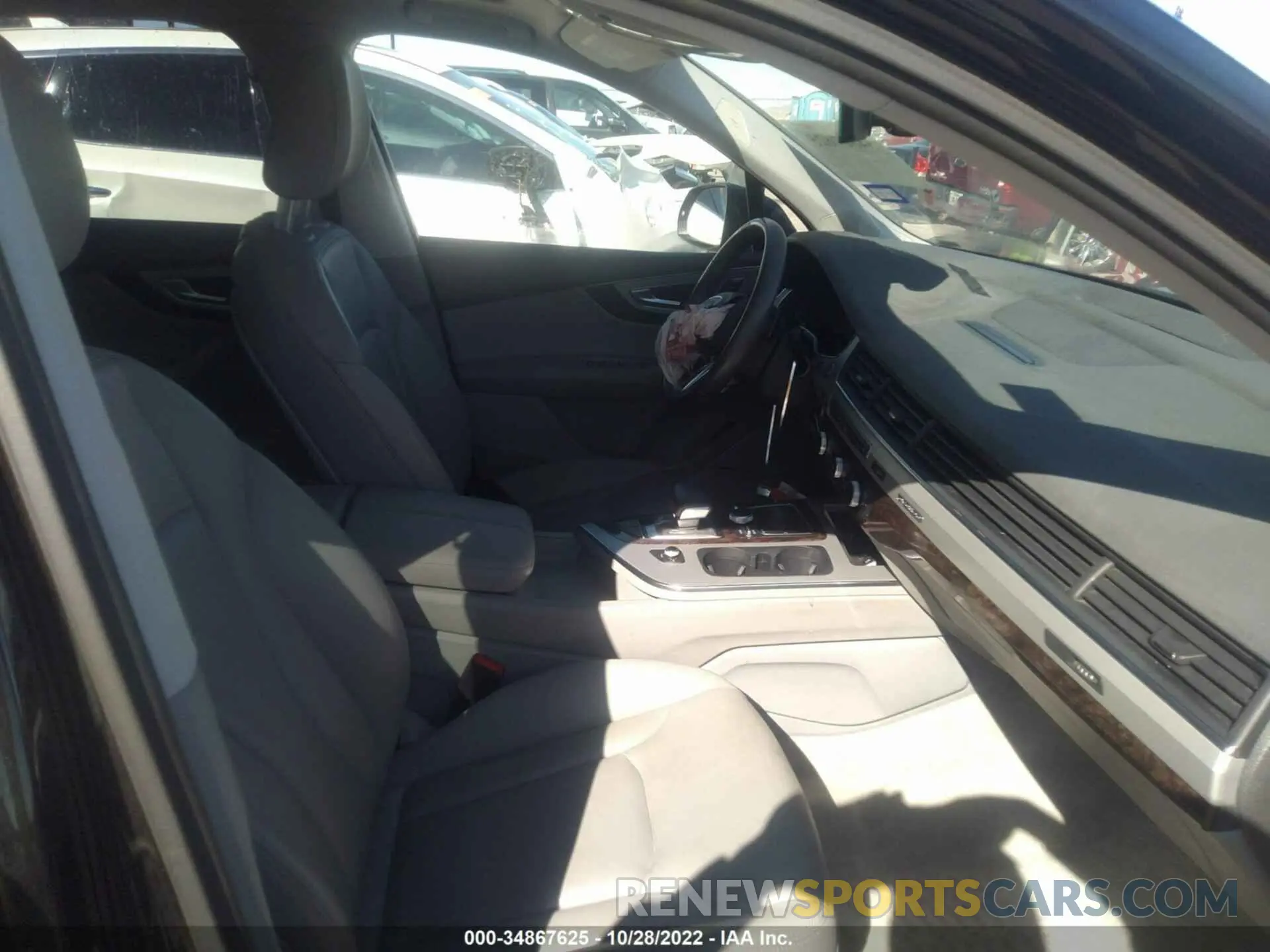 5 Photograph of a damaged car WA1LHAF77KD042283 AUDI Q7 2019
