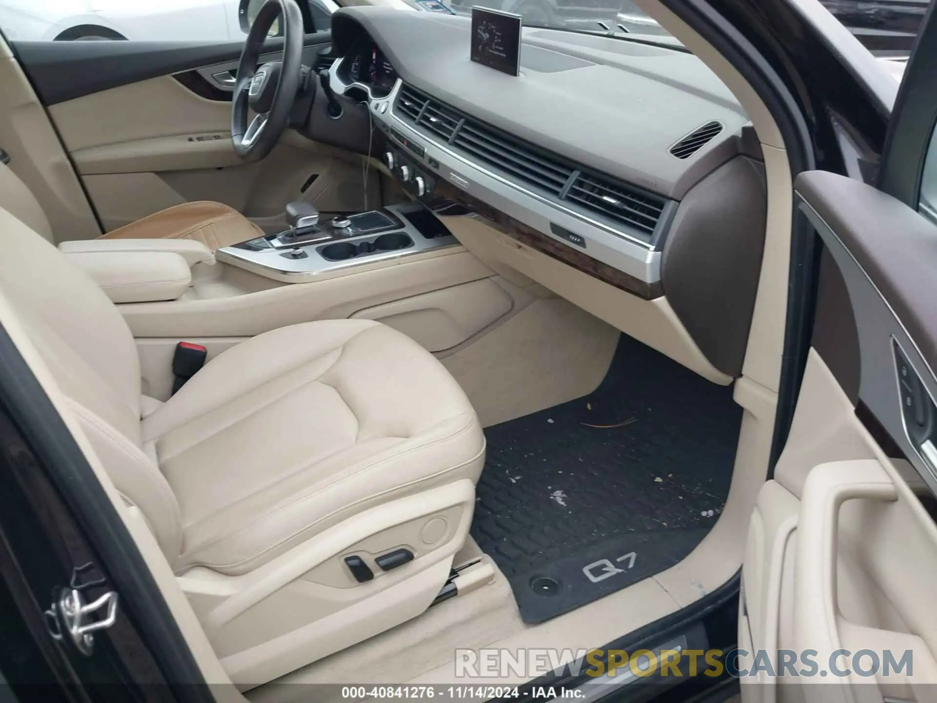 5 Photograph of a damaged car WA1LHAF78KD025525 AUDI Q7 2019