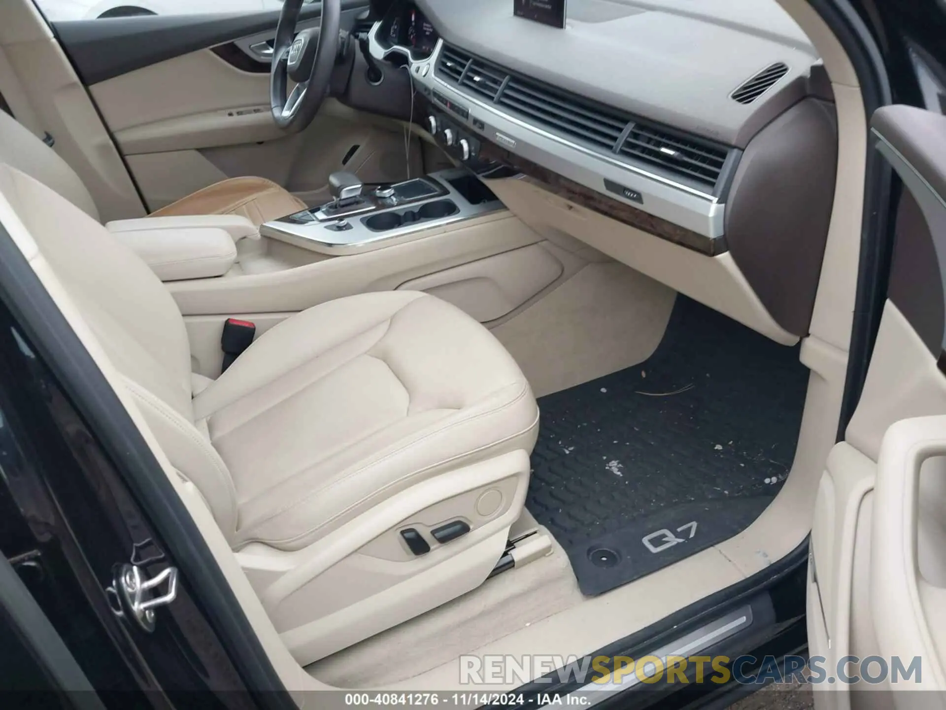 8 Photograph of a damaged car WA1LHAF78KD025525 AUDI Q7 2019