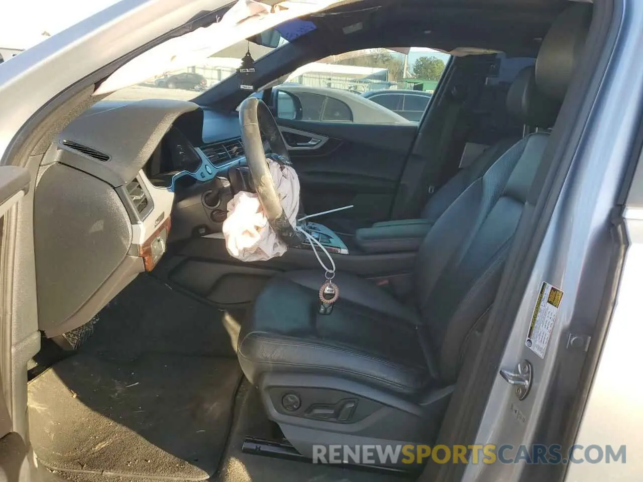 7 Photograph of a damaged car WA1LHAF7XKD024277 AUDI Q7 2019
