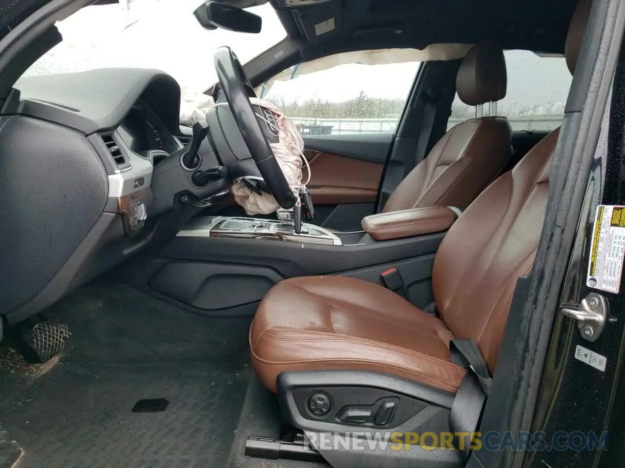 7 Photograph of a damaged car WA1LHAF7XKD028703 AUDI Q7 2019