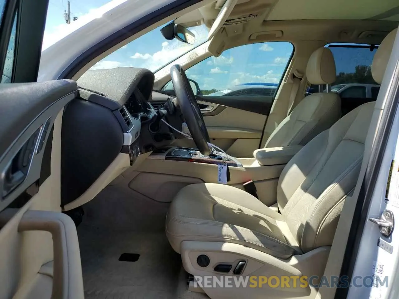 7 Photograph of a damaged car WA1LHAF7XKD034324 AUDI Q7 2019