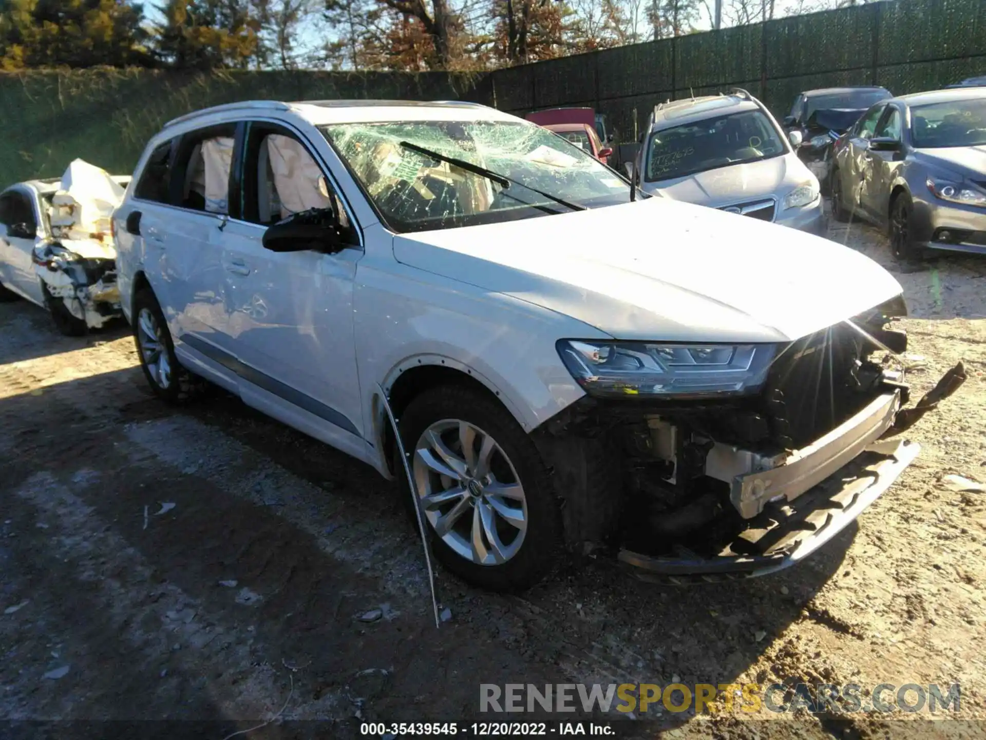 1 Photograph of a damaged car WA1LHAF7XKD039748 AUDI Q7 2019