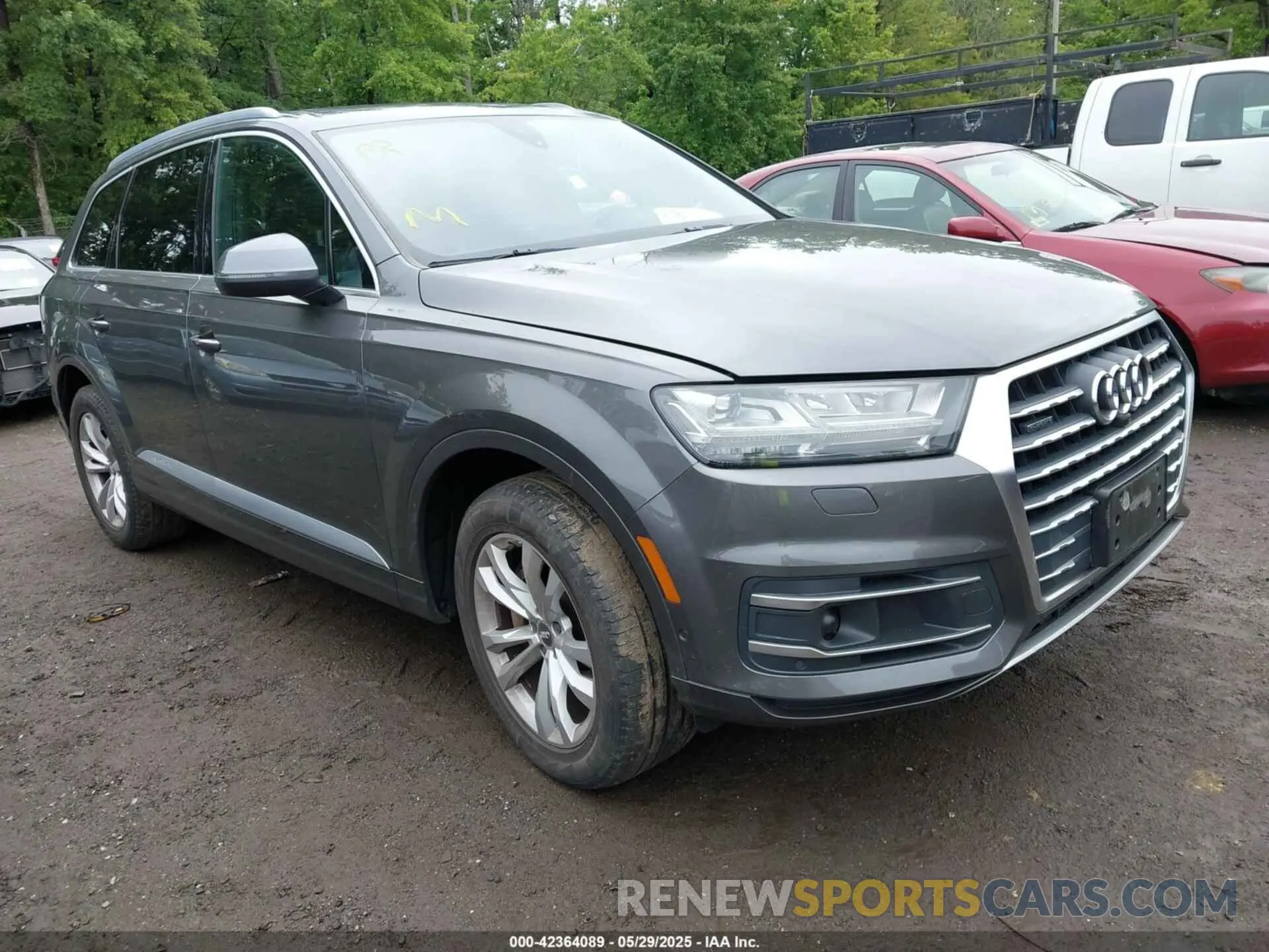 1 Photograph of a damaged car WA1LHBF75KD028291 AUDI Q7 2019