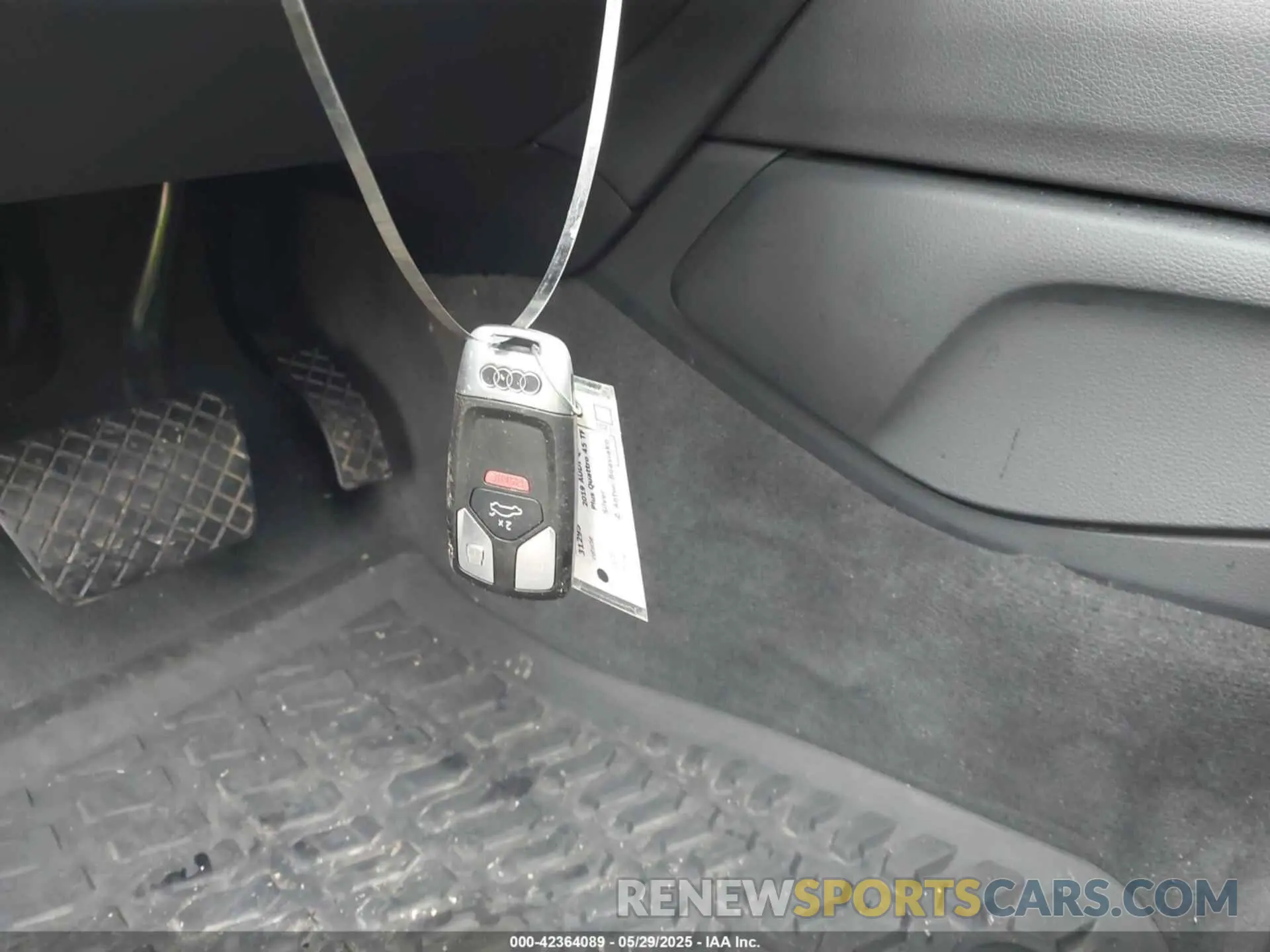 11 Photograph of a damaged car WA1LHBF75KD028291 AUDI Q7 2019
