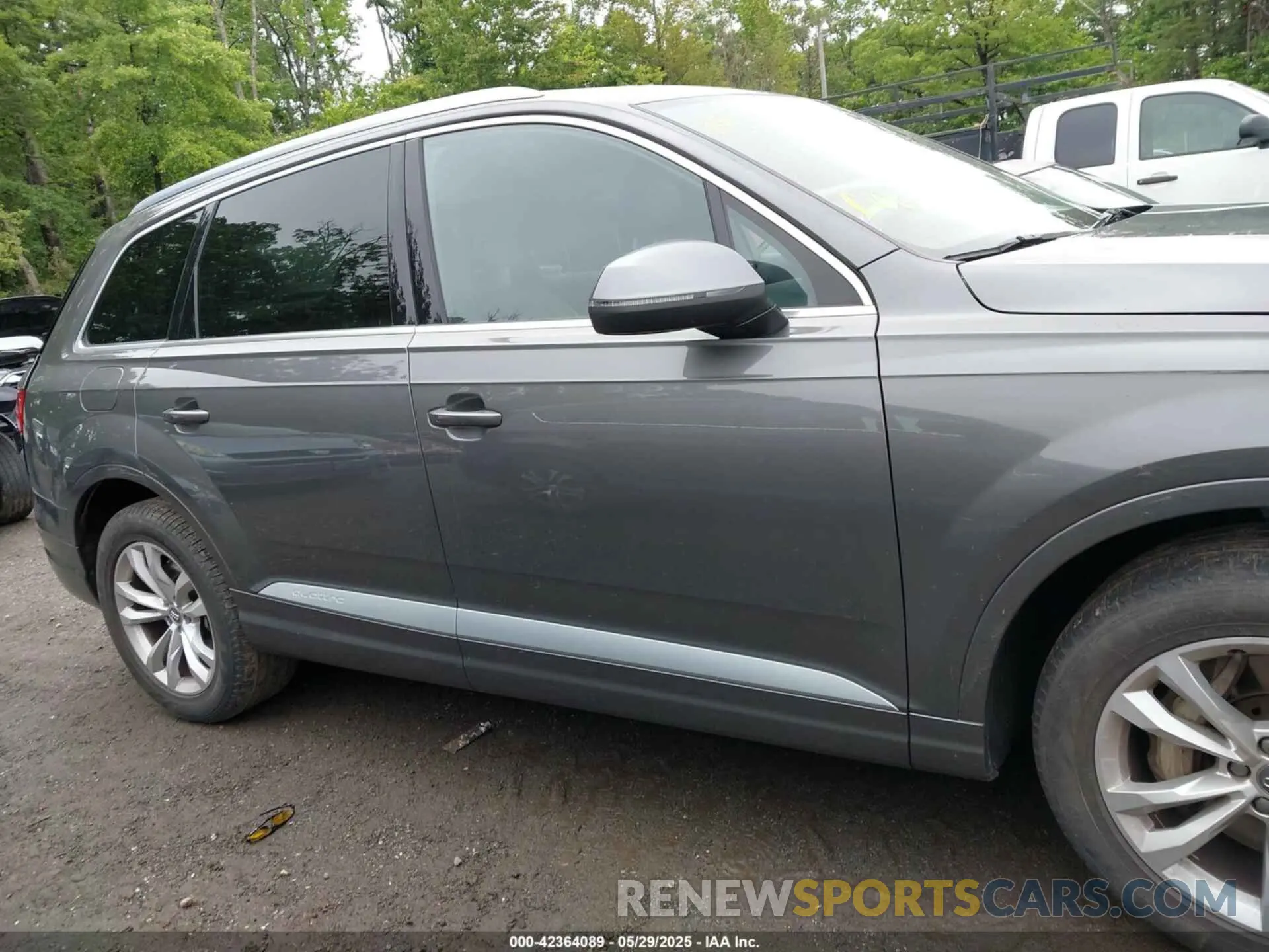 13 Photograph of a damaged car WA1LHBF75KD028291 AUDI Q7 2019