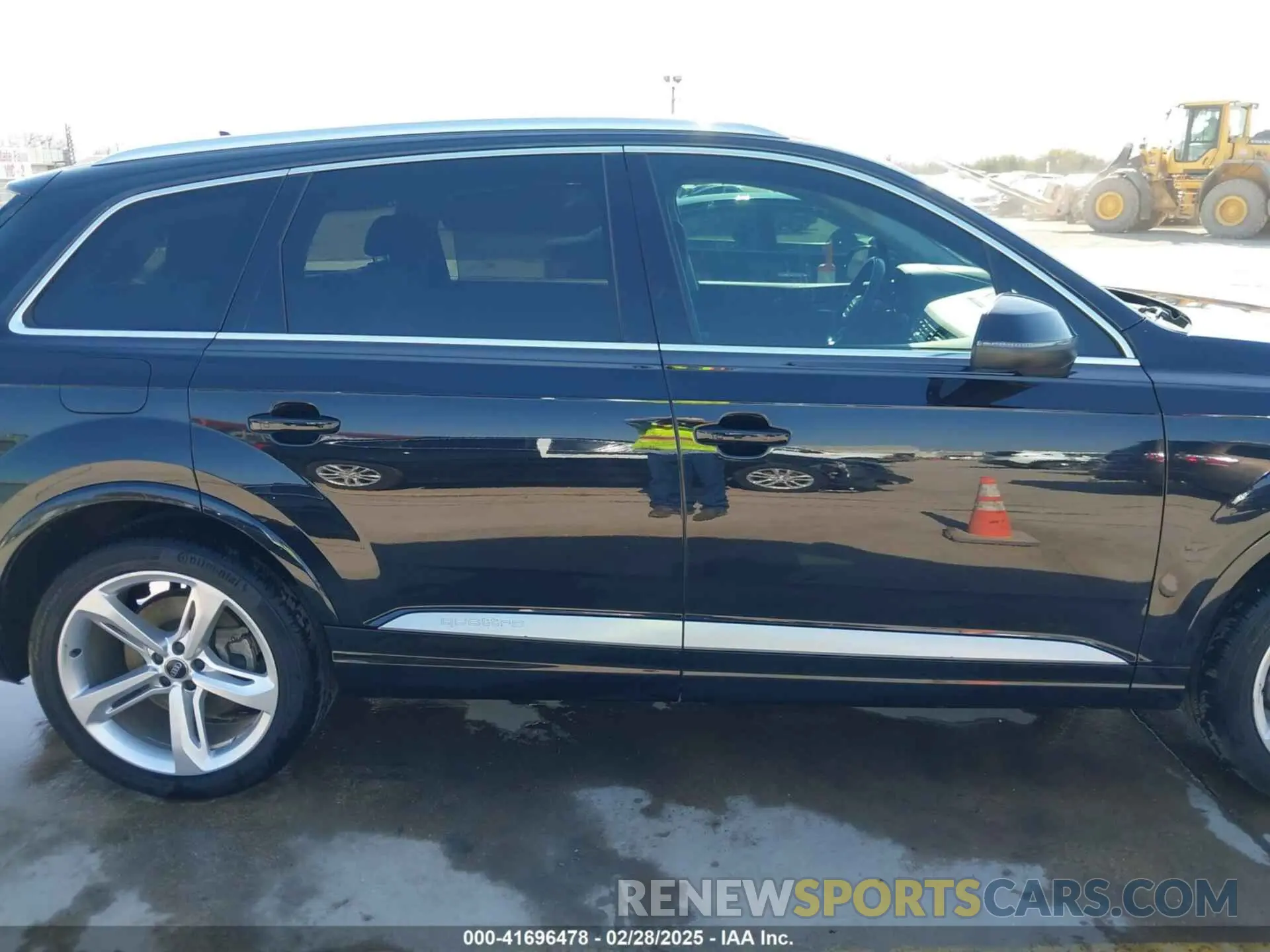 14 Photograph of a damaged car WA1VAAF70KD003824 AUDI Q7 2019