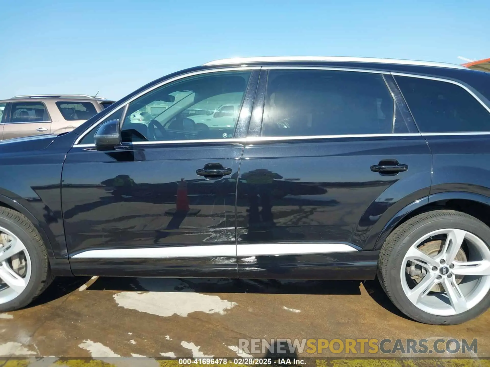 15 Photograph of a damaged car WA1VAAF70KD003824 AUDI Q7 2019